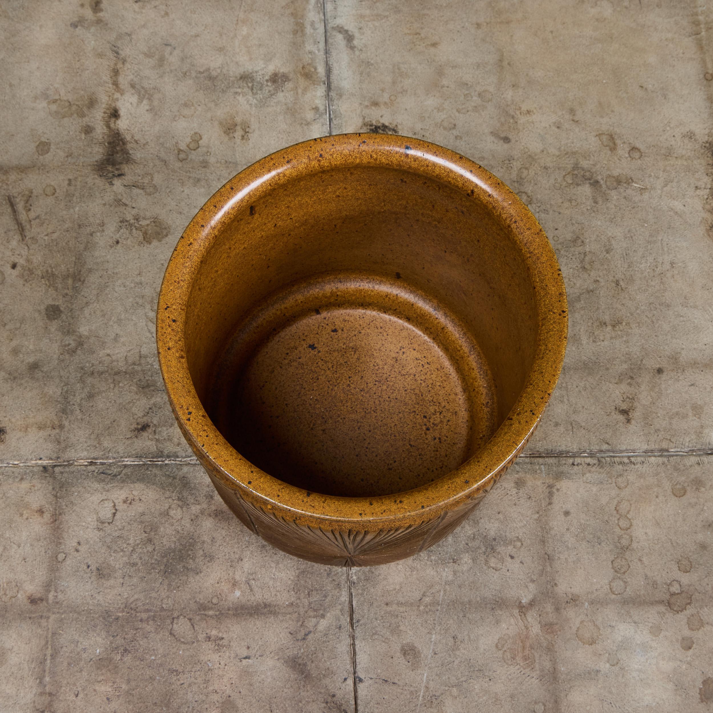 David Cressey & Robert Maxwell “Sunburst” Ochre Planter for Earthgender en vente 1
