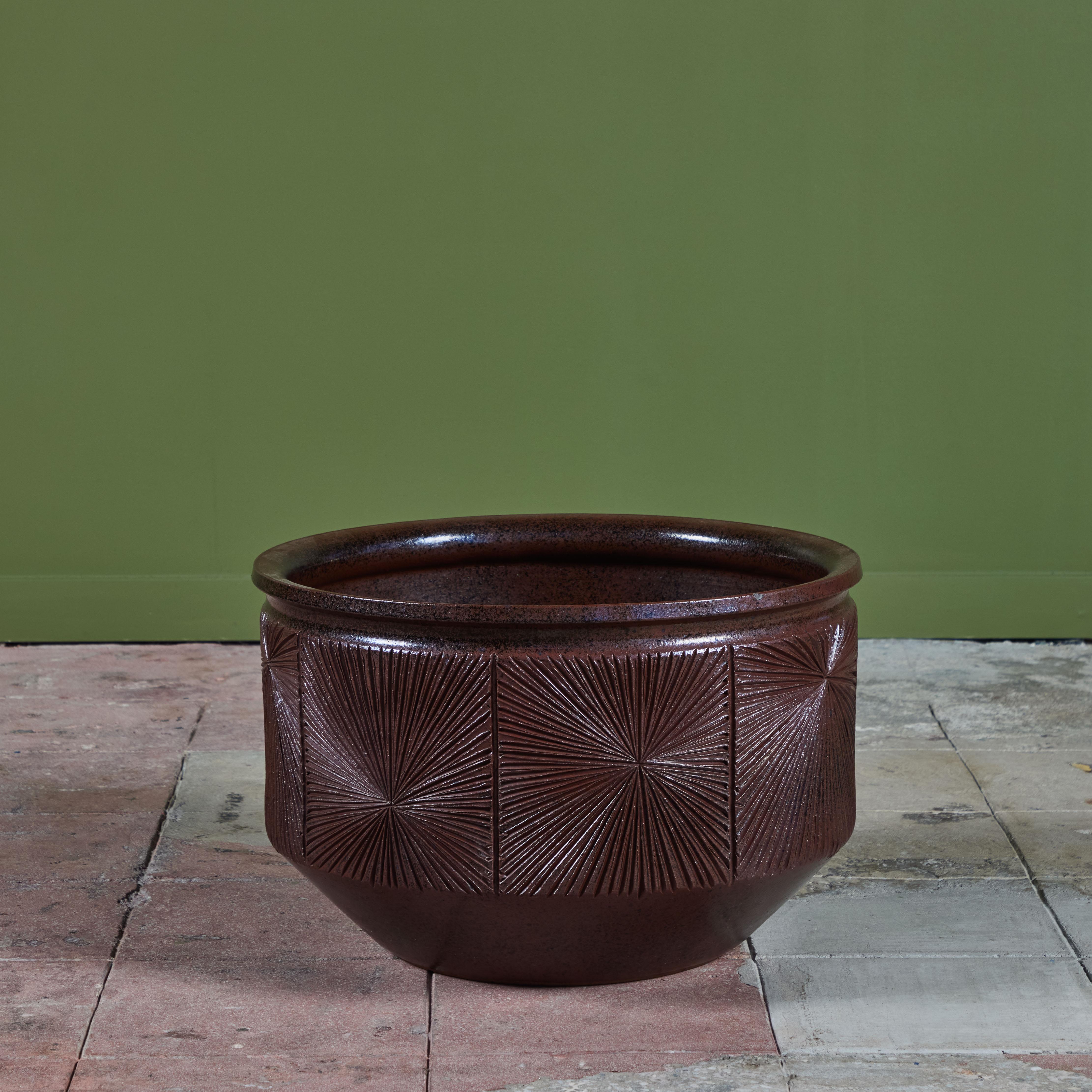 David Cressey & Robert Maxwell “Sunburst” Plum Glazed Planter for Earthgender In Excellent Condition For Sale In Los Angeles, CA