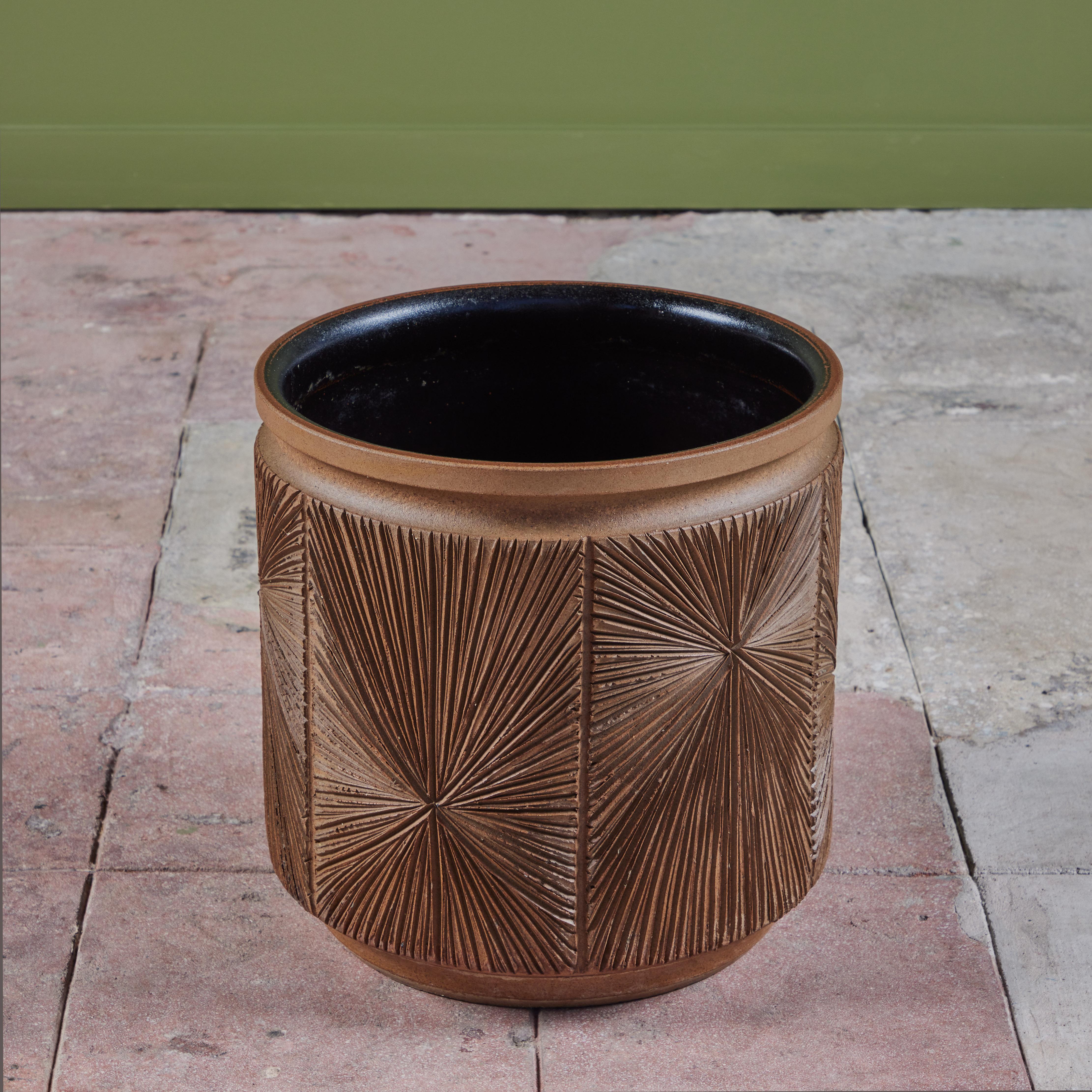 David Cressey & Robert Maxwell “Sunburst” Stoneware Planter for Earthgender In Excellent Condition In Los Angeles, CA