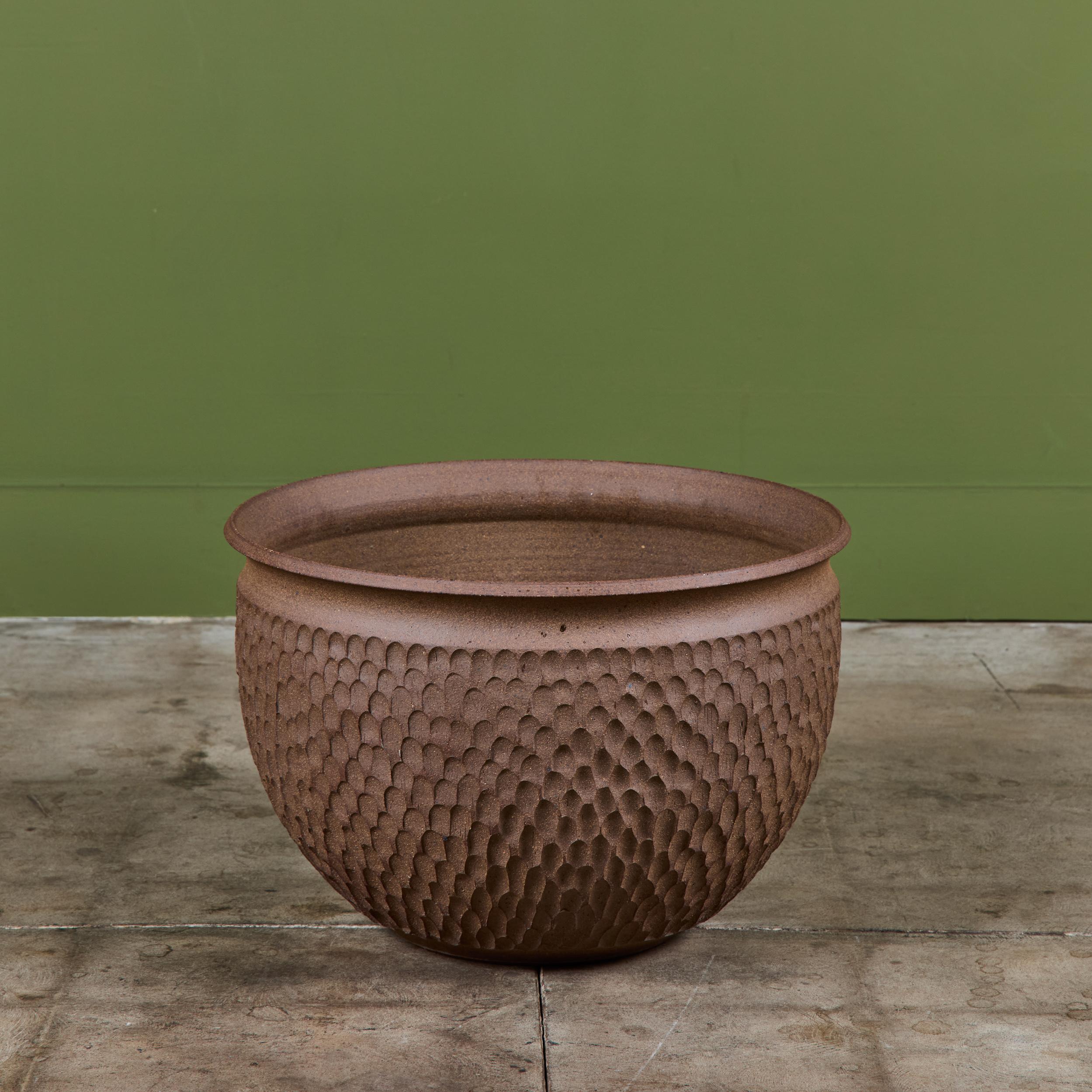 Wide bowl stoneware planter from Robert Maxwell and David Cressey’s 1970s collaboration, Earthgender. One of the less common designs from this partnership, the ‘thumbprint’ pattern has a textured surface of repeating impressed