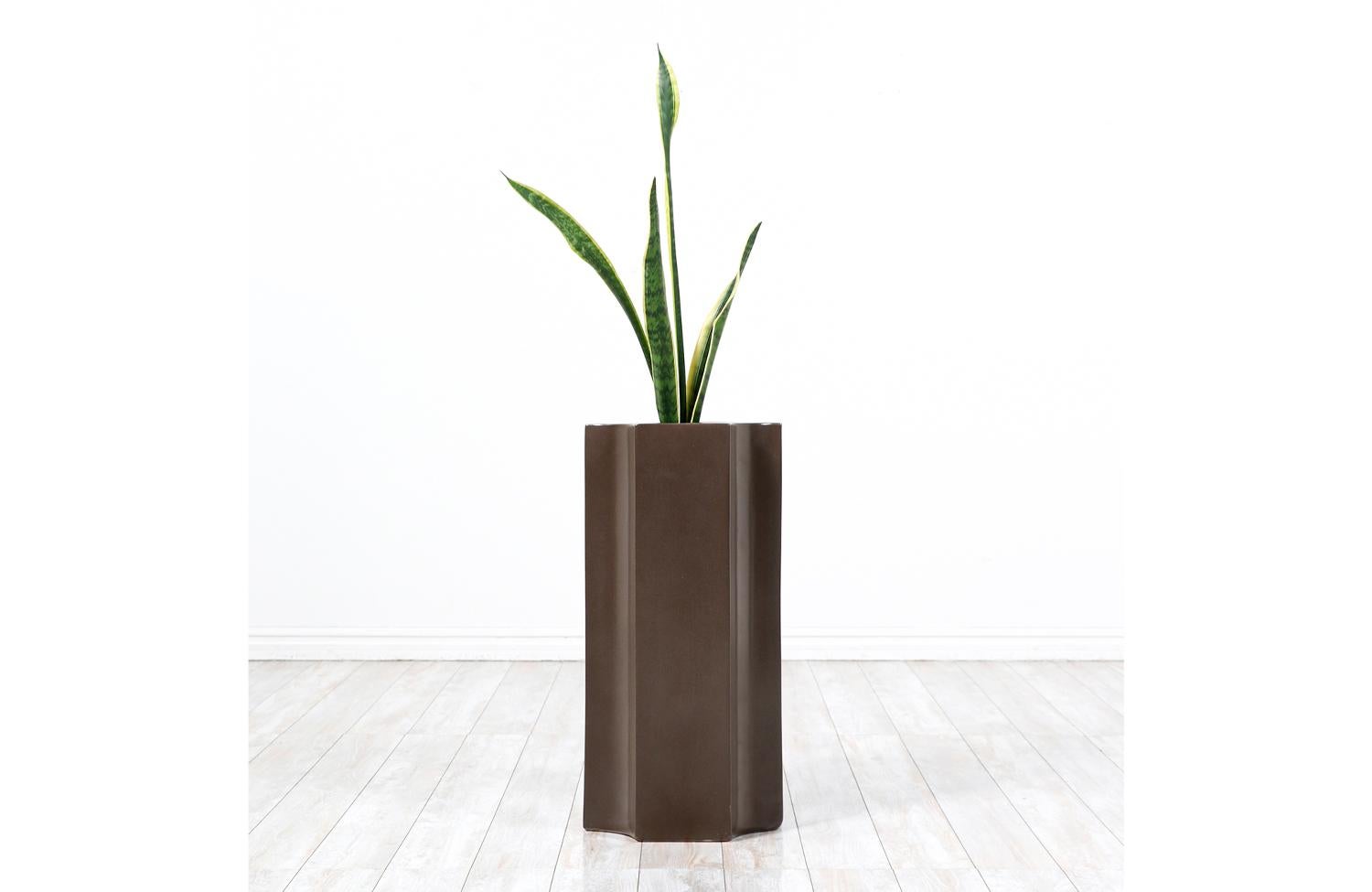 Mid-20th Century David Cressey Sculpted Geometric Brown Planter for Architectural Pottery