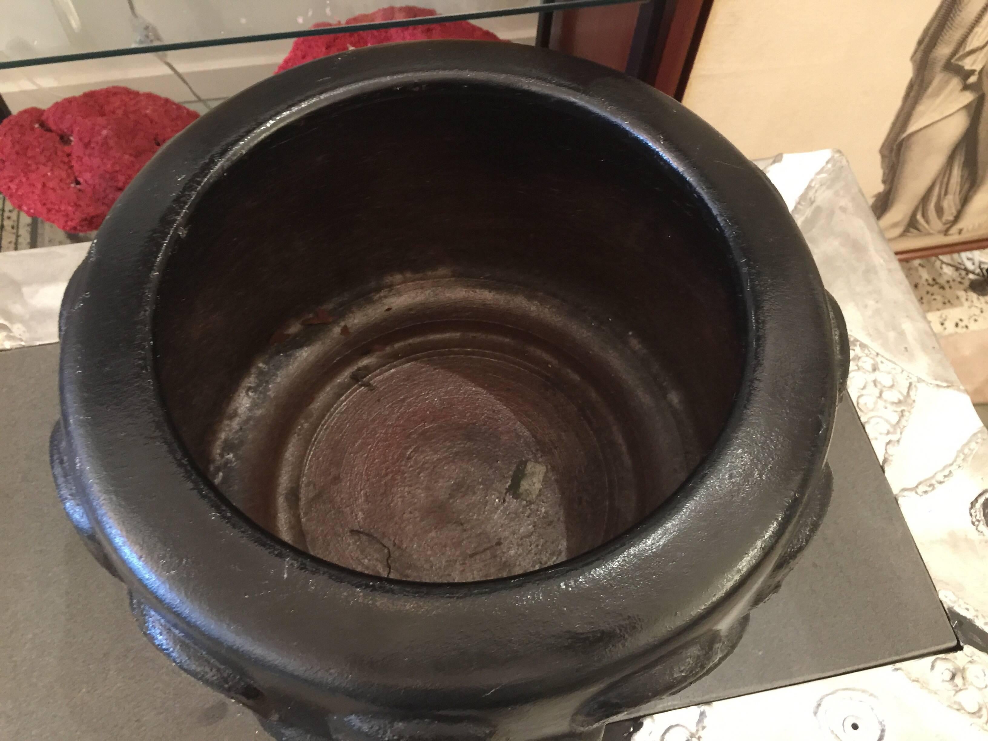 An elegant matte black stoneware pottery planter by California artist, David Cressey.  Great original vintage condition, original glaze, no cracks or repairs.  This is as good as you can find!