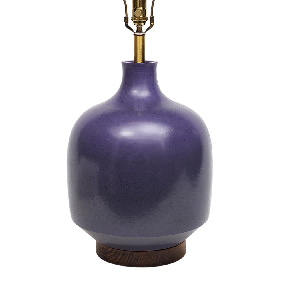 David Cressey-Tischlampe, glasiert, Keramik, Violett (amerikanisch) im Angebot