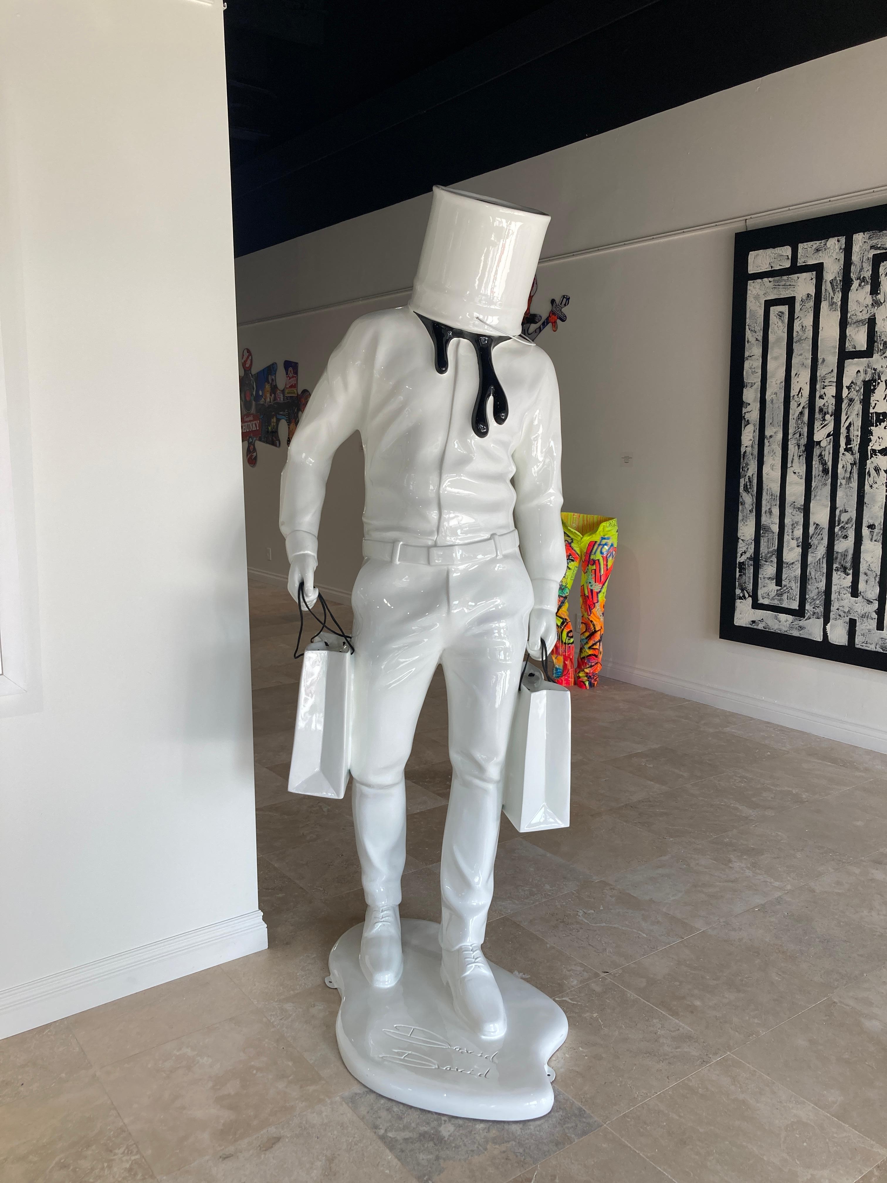 David David Figurative Sculpture - Shopping Man in Art - Blanc et Noir 