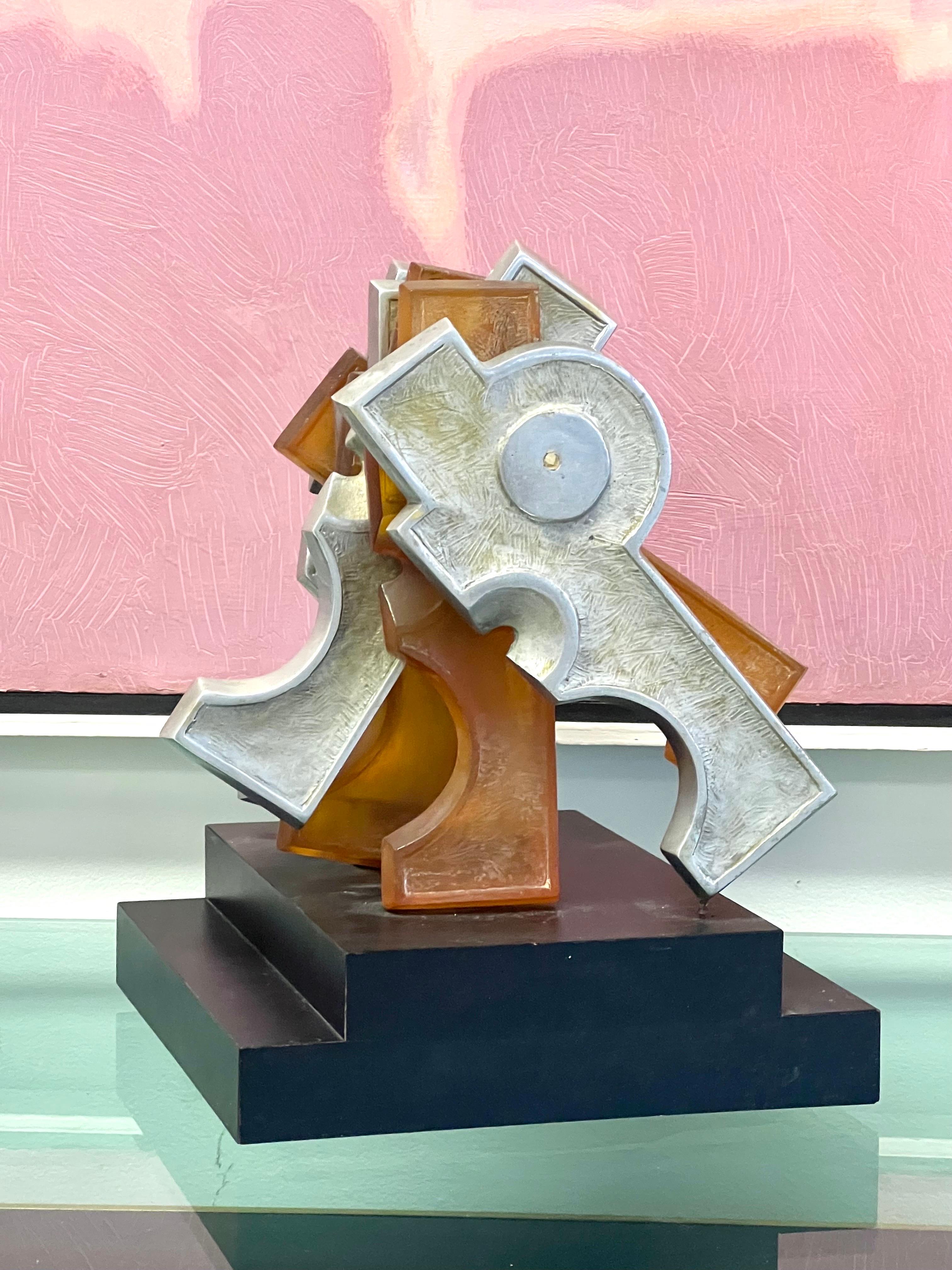 Américain David Davies - Sculpture Dynamique abstraite en métal et résine - Futurisme en vente