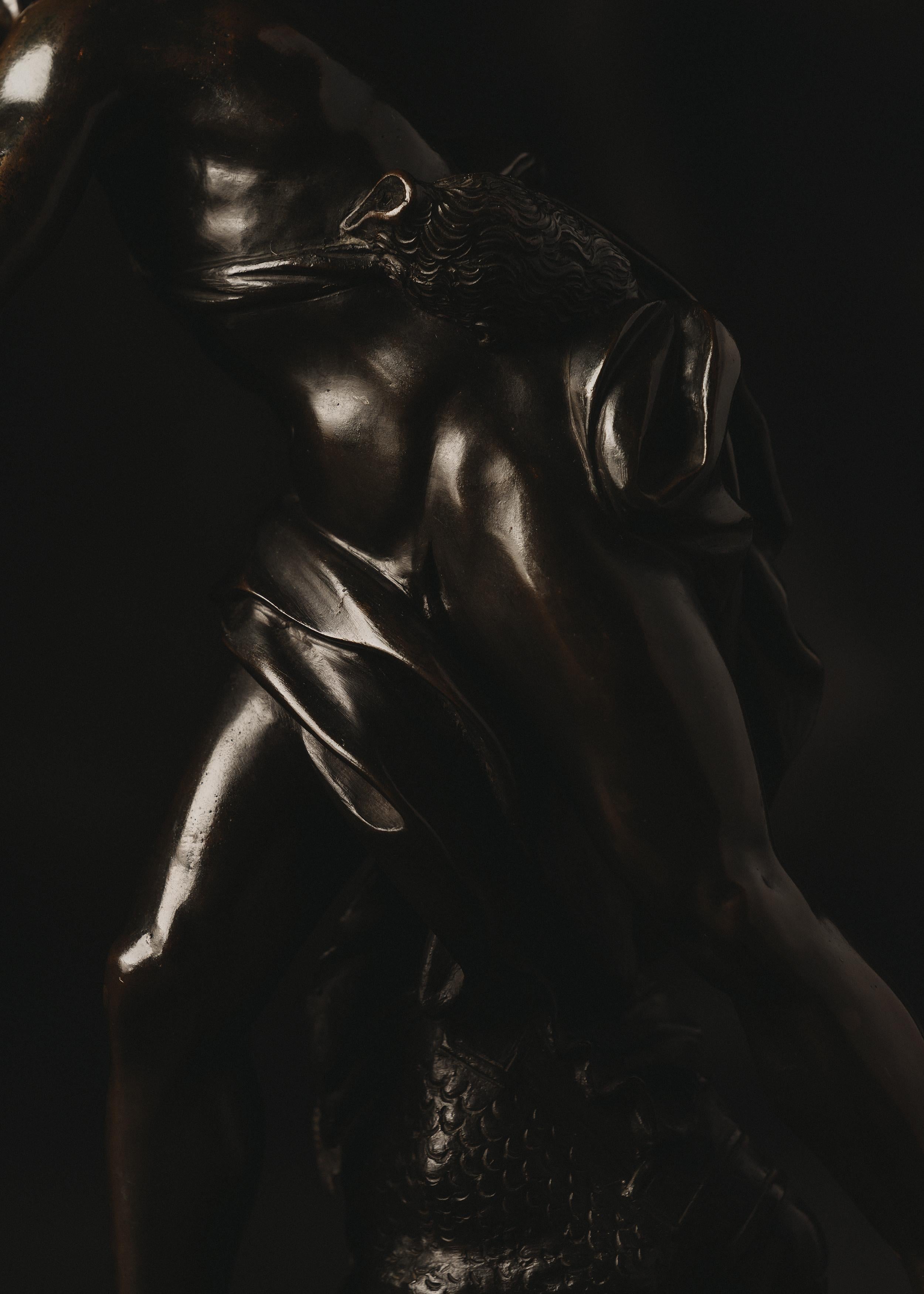 David besiegt Goliath: Patinierte Bronzeskulptur aus dem 19. Jahrhundert, Frankreich (Französisch) im Angebot