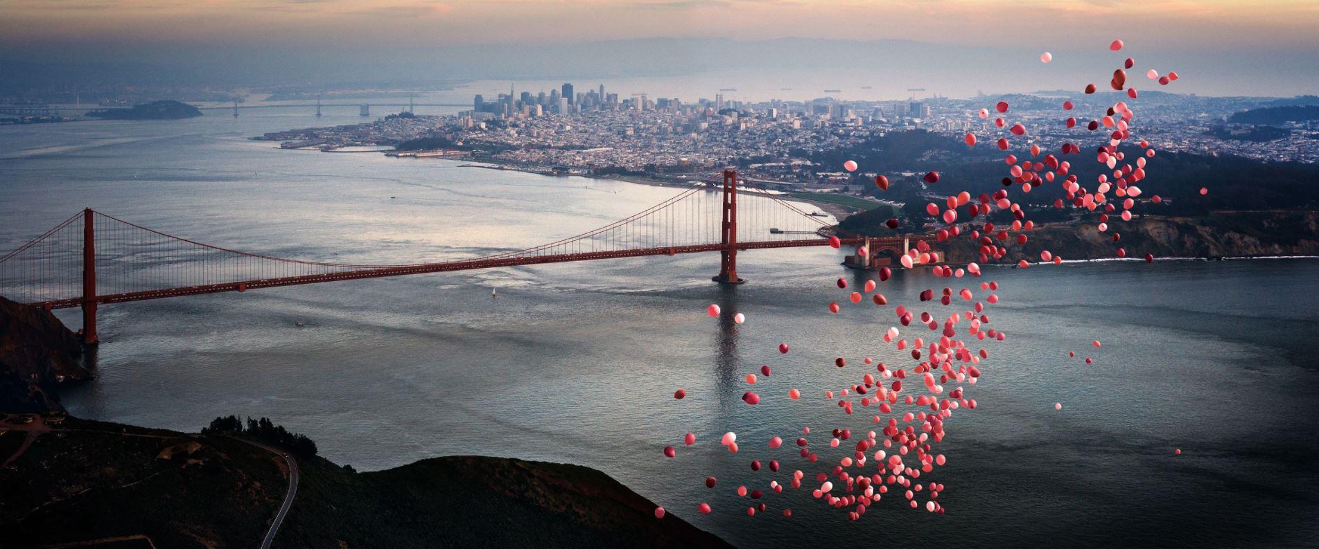 Ballons over San Francisco - city view over golden gate bridge with red ballons