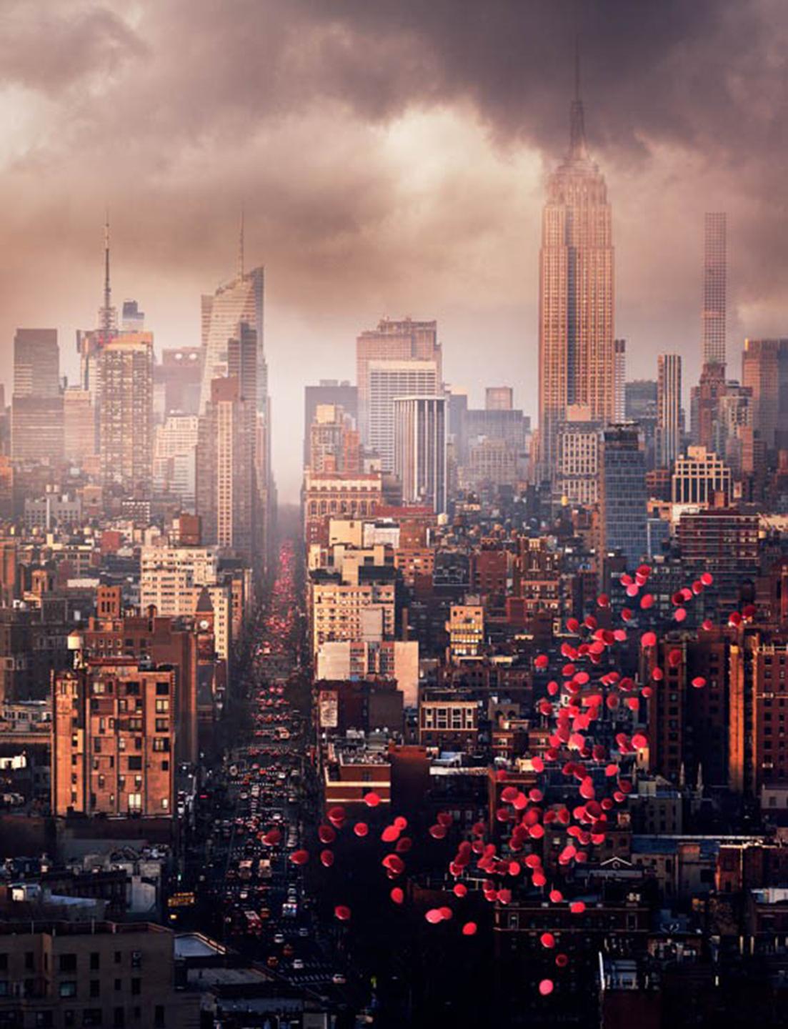 David Drebin Landscape Photograph – Balloons over New York