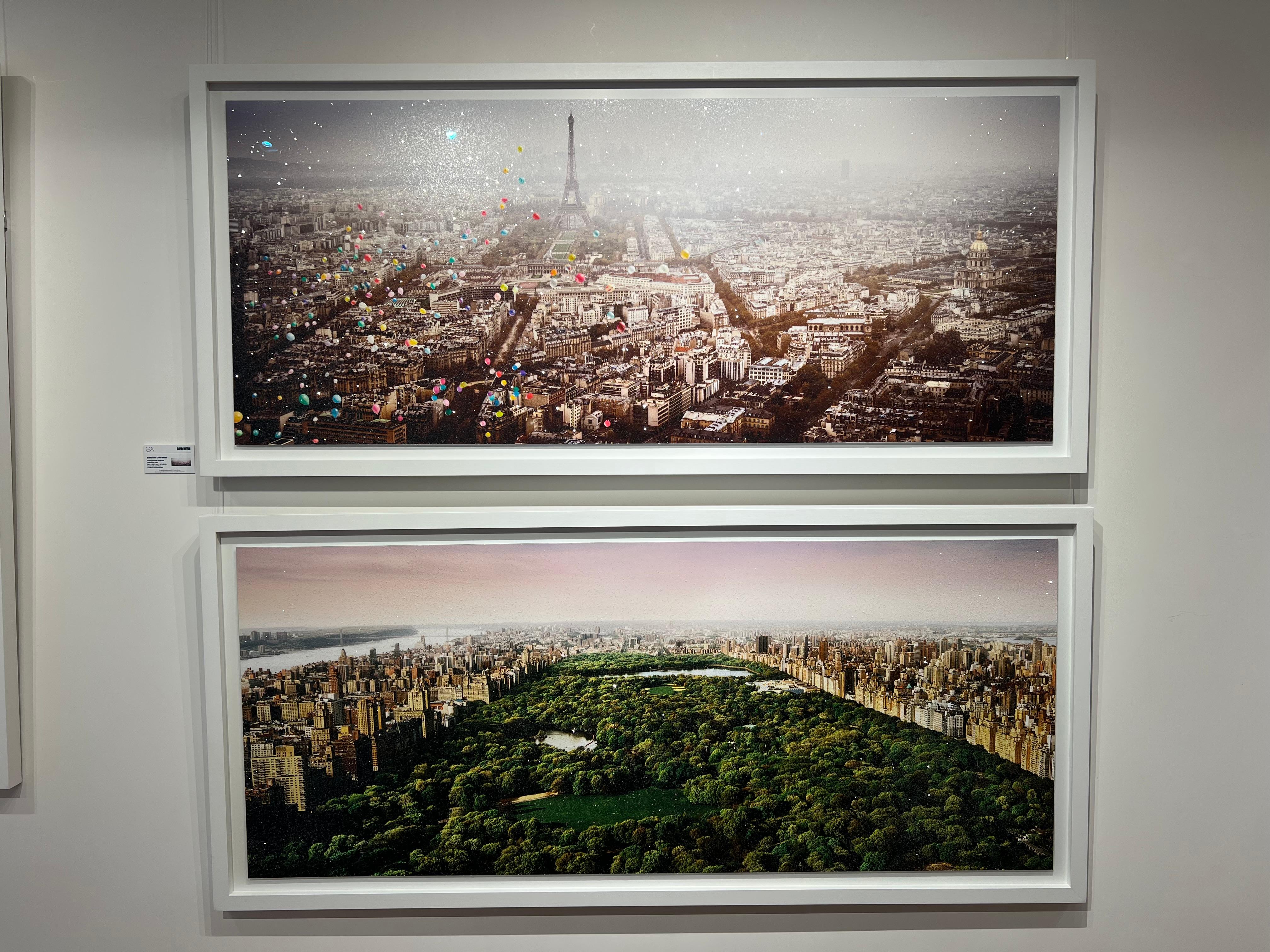 Ballonen über Pariser Diamantenstaub (Grau), Landscape Photograph, von David Drebin