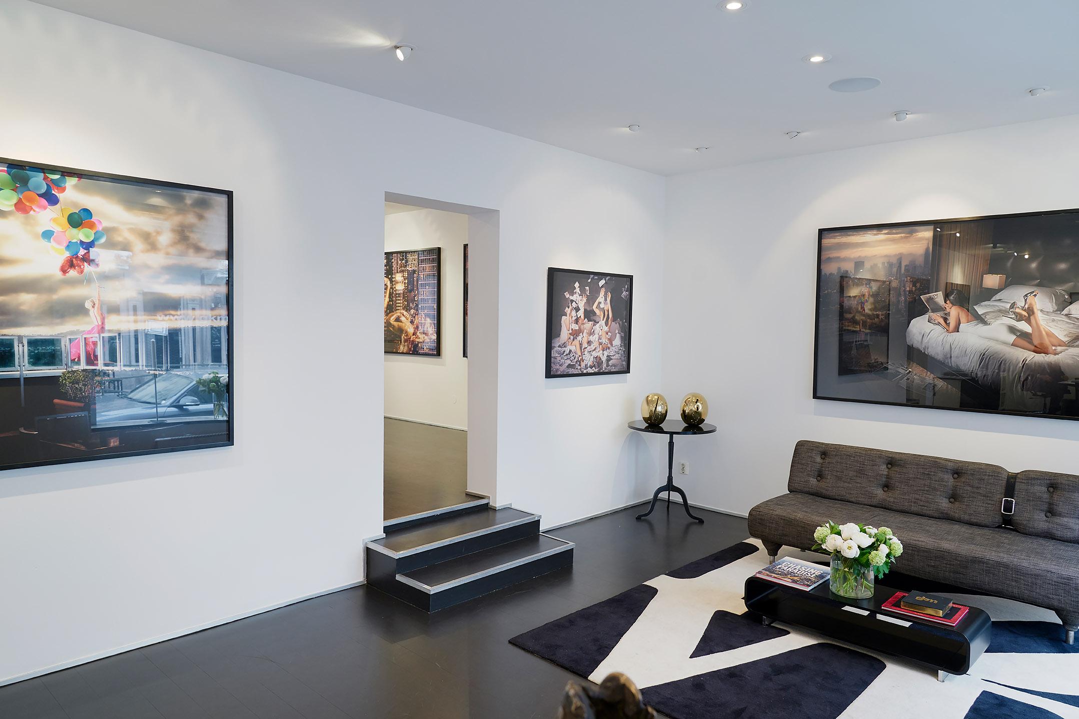 Soplando - Photograph Contemporáneo de David Drebin