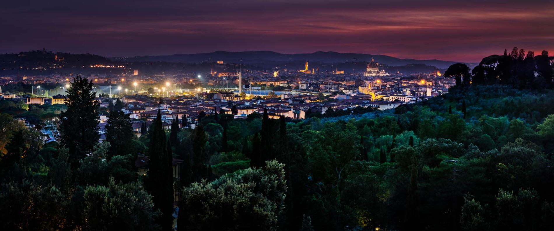 Serie: Paesaggi da sogno
Tutte le dimensioni e le edizioni disponibili per ciascuna dimensione di questa fotografia:
30" X 72" - Edizione di 10
40" X 96" - Edizione di 7
40" X 96" - Edizione di 3; Lightbox

"I Dreamscapes di Drebin ci trasportano