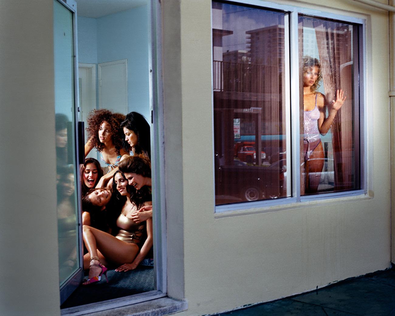 Series: FEMME FATALE
All available sizes & editions for each size of this photograph:
30" X 37.5"- Edition of 10
48" X 60"- Edition of 7
48" X 60" - Edition of 3; Lightbox

In a unique manner, David Drebin’s work combines voyeuristic and
