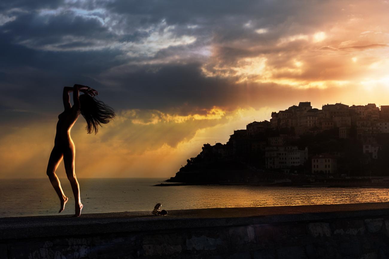 Serie: Paesaggi da sogno
Tutte le dimensioni e le edizioni disponibili per ciascuna dimensione di questa fotografia:
30" X 45" - Edizione di 10
48" X 72" - Edizione di 7
48" X 72" - Edizione di 3; Lightbox

"I Dreamscapes di Drebin ci trasportano