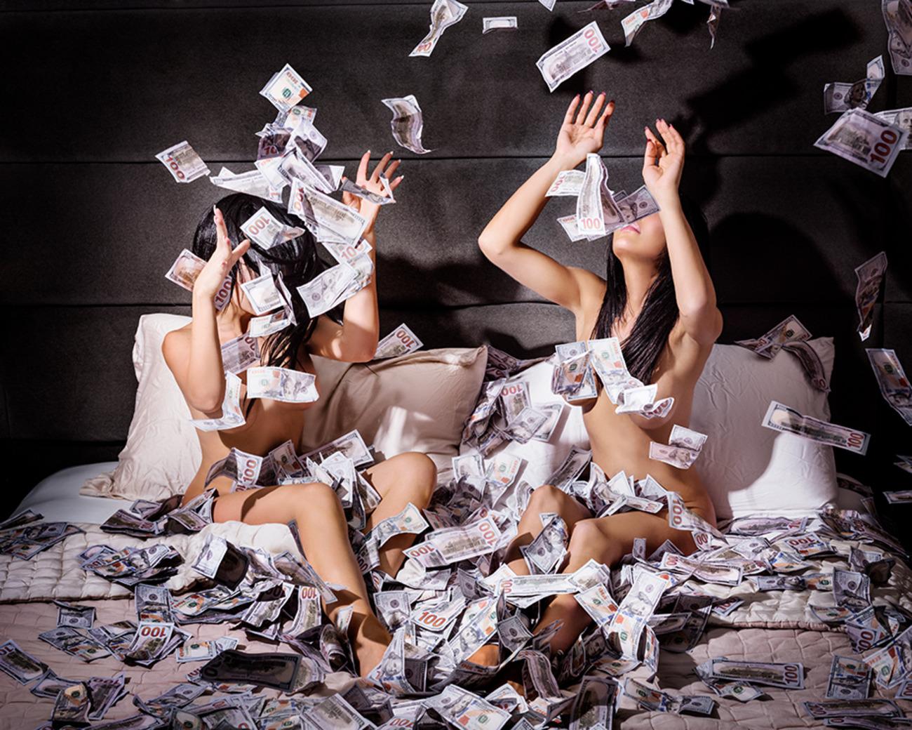 Serie: FEMME FATALE
Alle verfügbaren Größen und Auflagen für jede Größe dieses Fotos:
30" X 37,5"- Auflage von 10
48" X 60"- Auflage von 7
48" X 60" - Auflage von 3; Leuchtkasten

David Drebin verbindet in seinem Werk auf einzigartige Weise