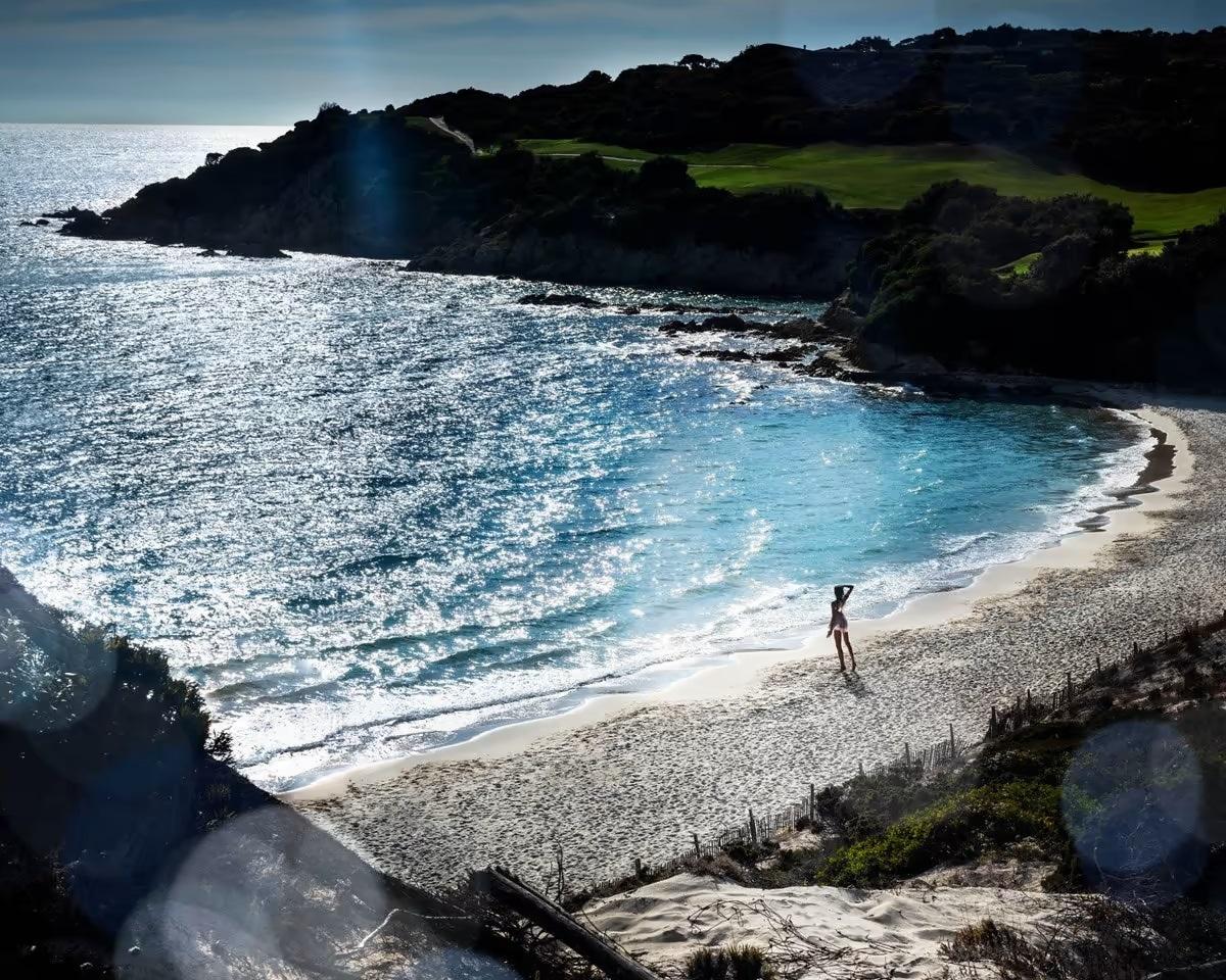 David Drebin On the rocks, Ocean blonde Alone, Alone in paradise (48x60in each) en vente 1