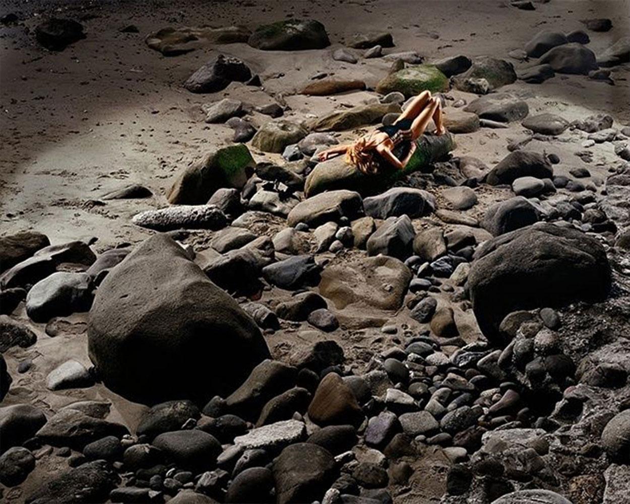 David Drebin On the rocks, Ocean blonde Alone, Alone in paradise (48x60in each) en vente 2