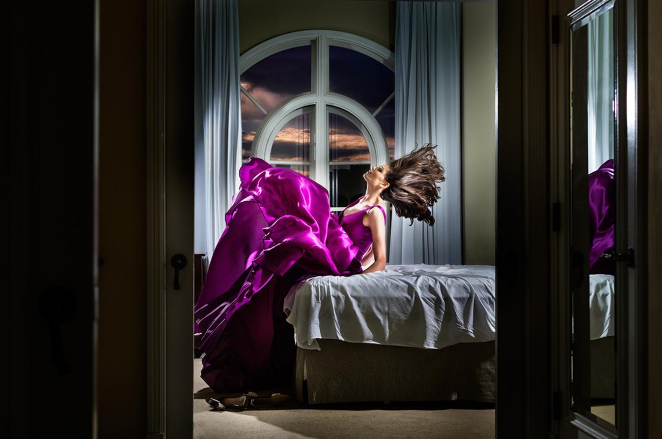Serie: FEMME FATALE
Tutte le dimensioni e le edizioni disponibili per ciascuna dimensione di questa fotografia:
30" X 45" - Edizione di 10
48" X 72" - Edizione di 7
48" X 72" - Edizione di 3; Lightbox

In un modo unico, il lavoro di David Drebin