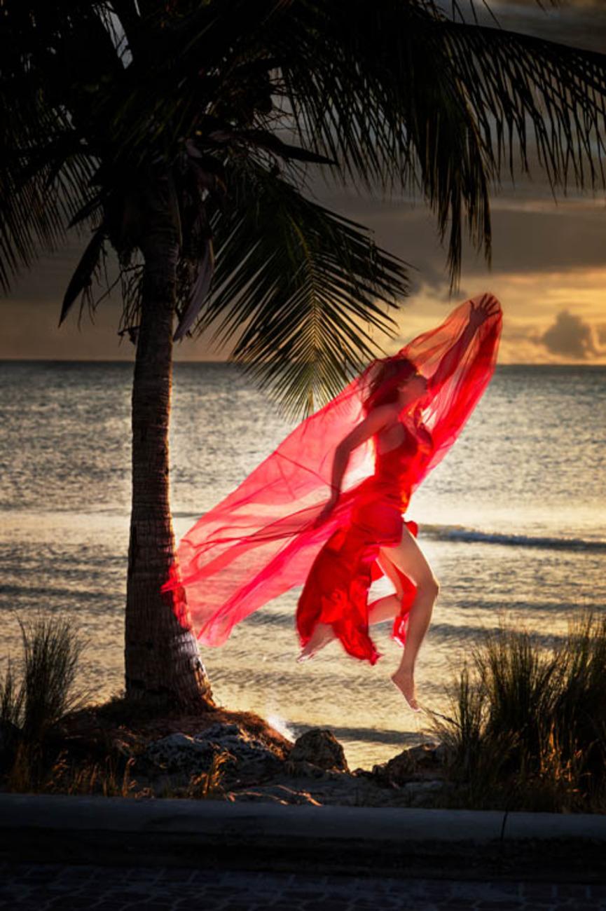 Serie: FEMME FATALE
Tutte le dimensioni e le edizioni disponibili per ciascuna dimensione di questa fotografia:
40" X 26.7"- Edizione di 10
60" X 40" - Edizione di 7
60" X 40" - Edizione di 3; Lightbox

In un modo unico, il lavoro di David Drebin
