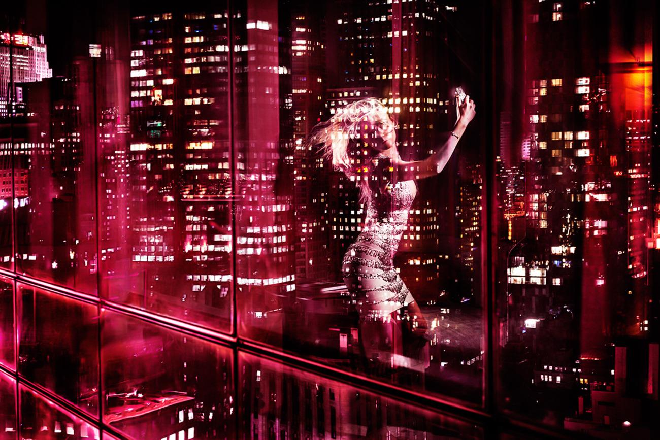 Series: FEMME FATALE
All available sizes & editions for each size of this photograph:
30" X 45"- Edition of 10
48" X 72"- Edition of 7
48" X 72" - Edition of 3; Lightbox

In a unique manner, David Drebin’s work combines voyeuristic and psychological