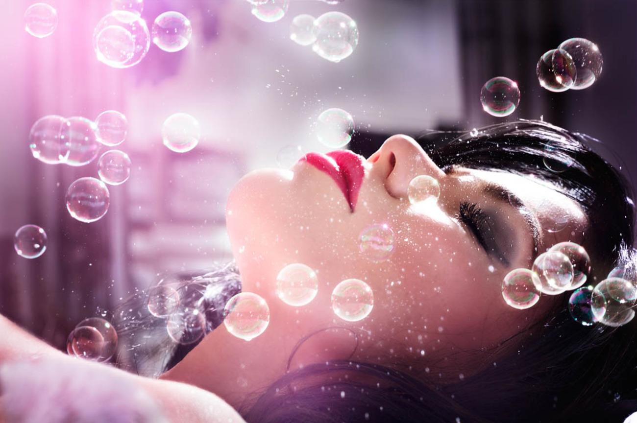 Serie: FEMME FATALE
Tutte le dimensioni e le edizioni disponibili per ciascuna dimensione di questa fotografia:
30" X 45" - Edizione di 10
48" X 72" - Edizione di 7
48" X 72" - Edizione di 3; Lightbox

In un modo unico, il lavoro di David Drebin