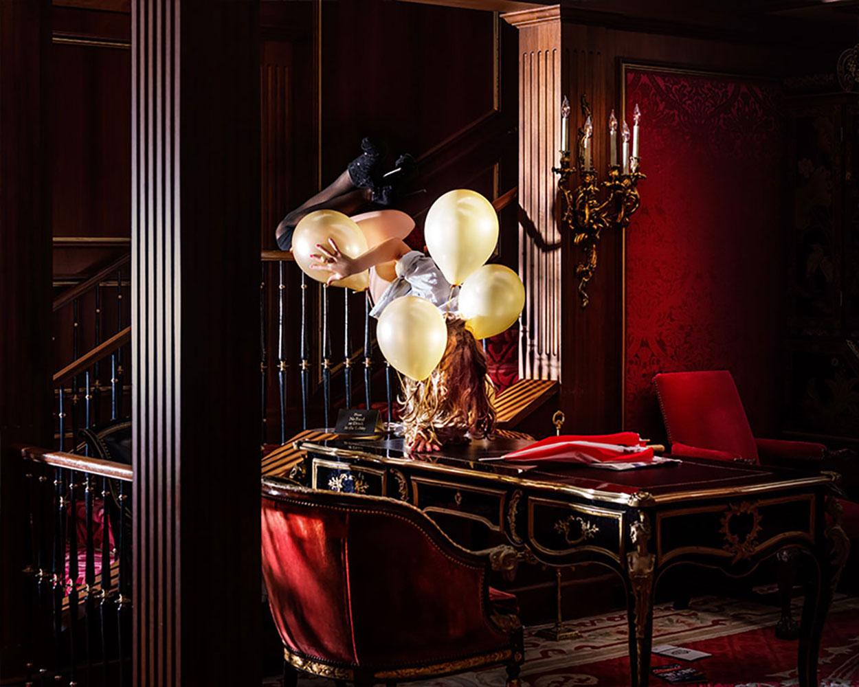 David Drebin 
Stampa cromogenica  Montato e incorniciato
Disponibile in due formati: 30 x 37,5 pollici (Edizione di 10)  48 x 60 pollici (Edizione di 7)

Le fotografie di David Drebin occupano uno spazio singolare all'incrocio tra narrazione visiva,