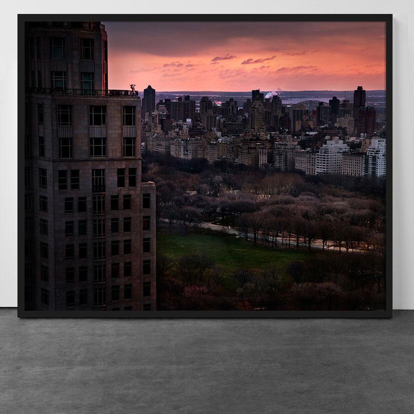 Mädchen im Central Park, New York – Photograph von David Drebin