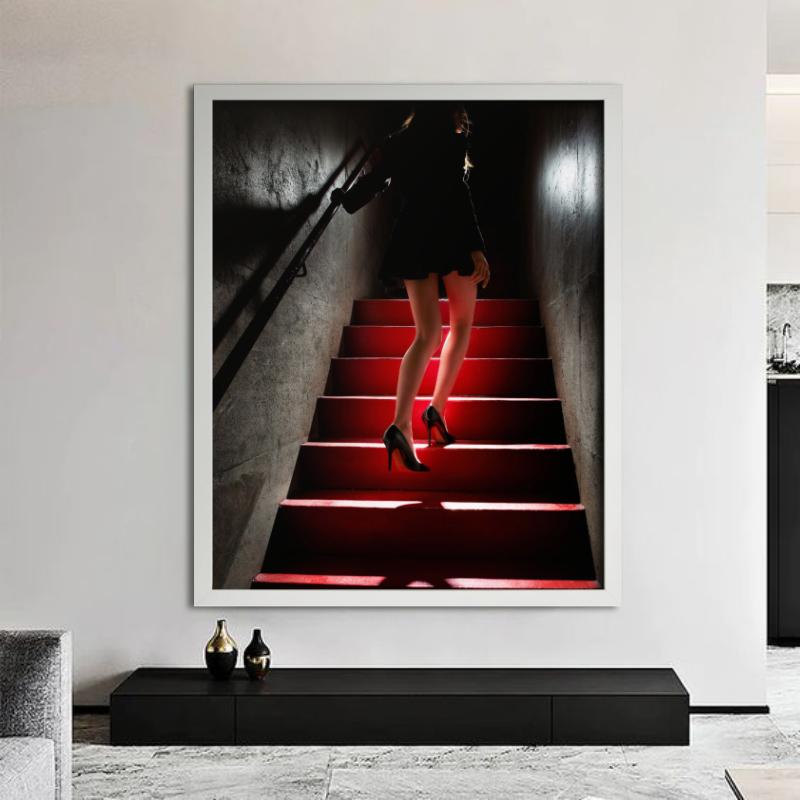 Girl on the Red Steps - Modèle descendant des escaliers, photographie d'art, 2012 - Noir Color Photograph par David Drebin