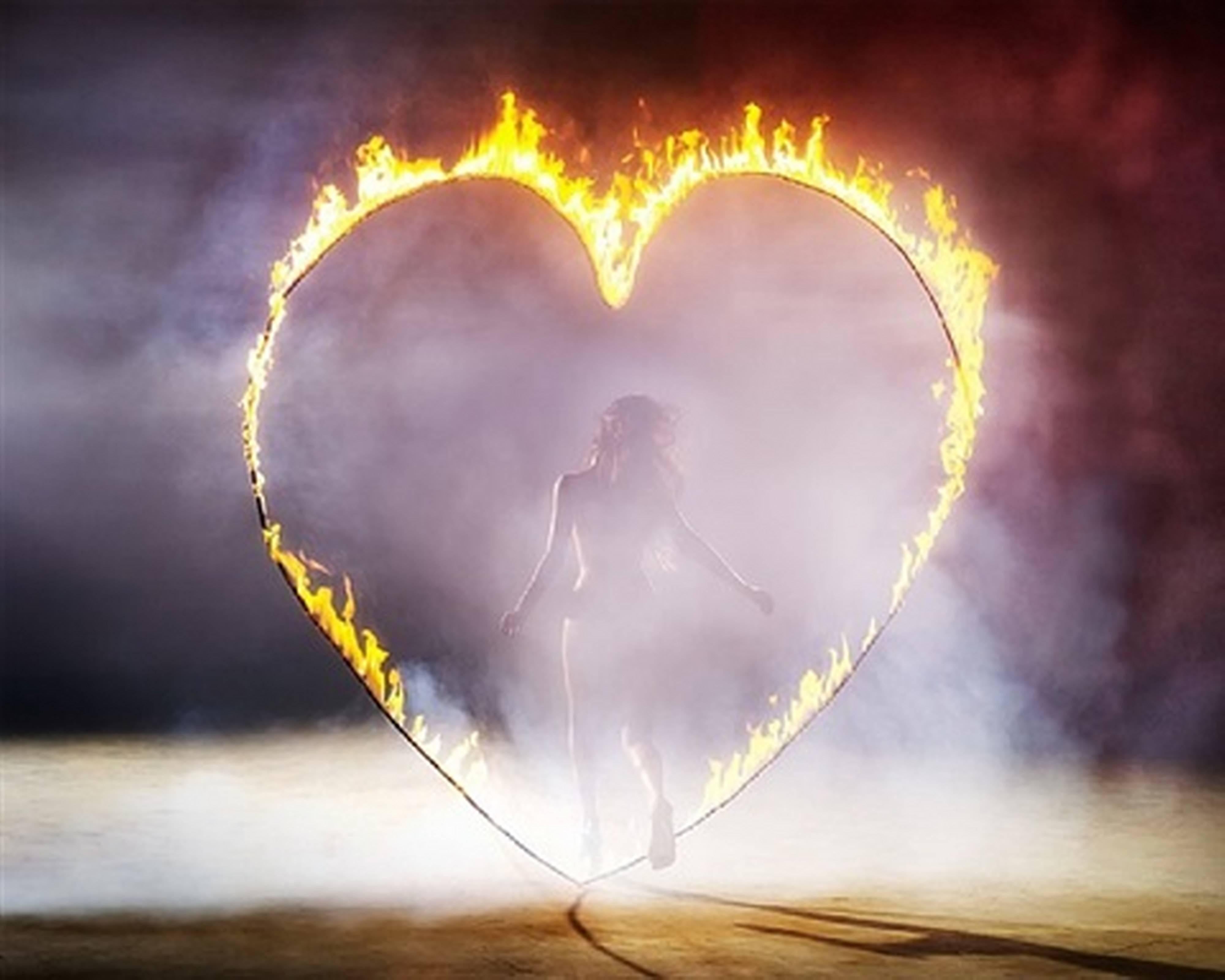 David Drebin Nude Photograph – Herz des Feuers