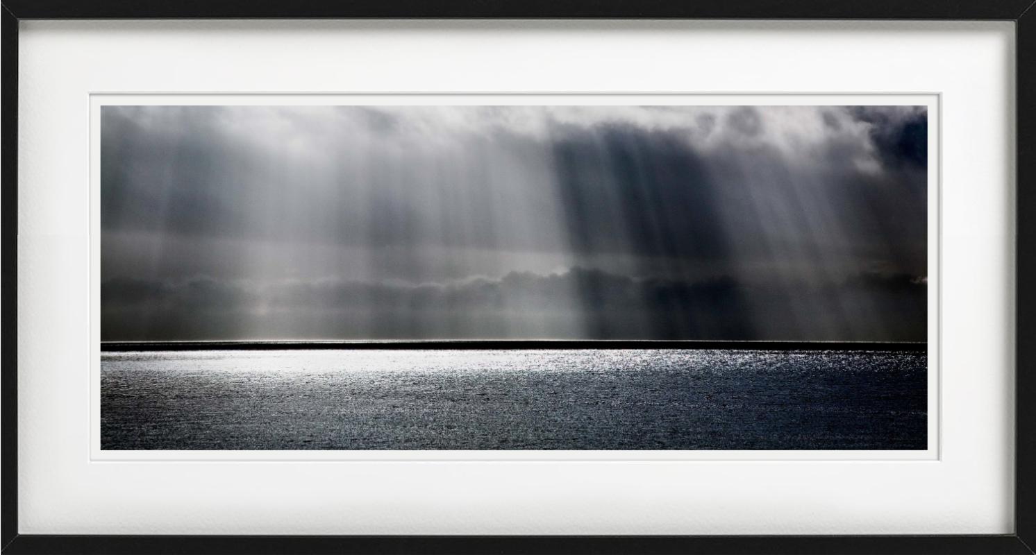 Heaven Can Wait - Panoramablick auf Sonnenstrahlen und Meer, Fine Art Photography im Angebot 7