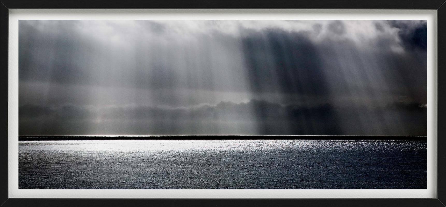 Heaven Can Wait - Panoramablick auf Sonnenstrahlen und Meer, Fine Art Photography im Angebot 5