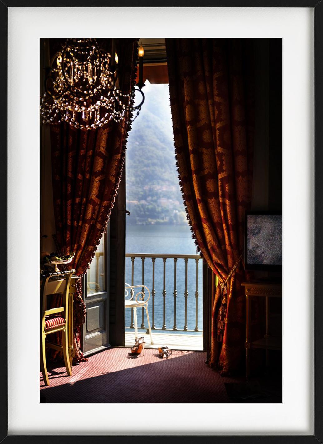 Talons dans le lac de Como - Intérieur baroque avec vue sur le lac, photographie d'art, 2013. - Noir Figurative Photograph par David Drebin