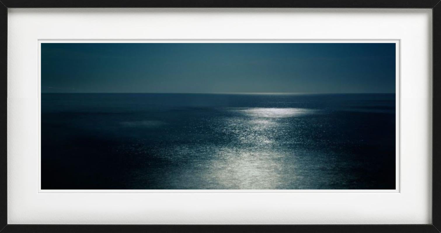Midnight - panorama d'un océan la nuit, photographie d'art en vente 1