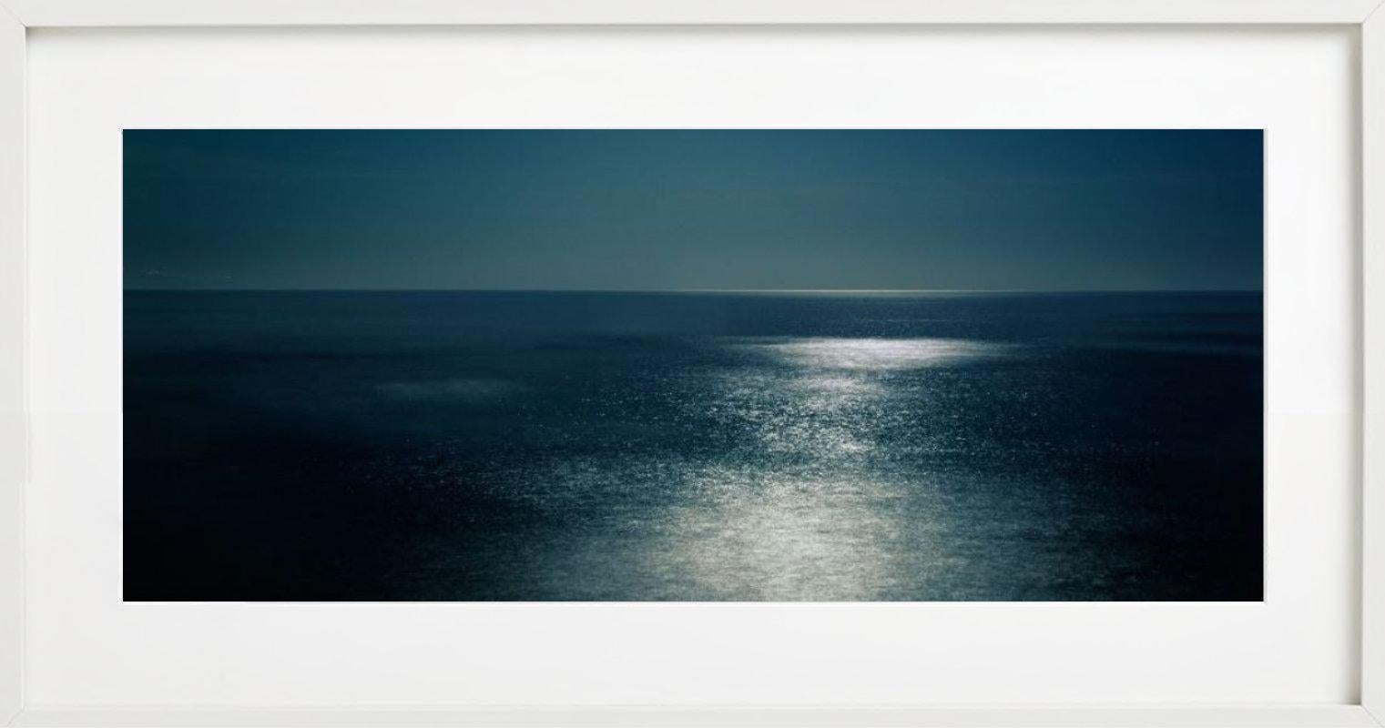 Midnight - panorama d'un océan la nuit, photographie d'art en vente 3