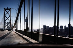 Über die Brücke laufen