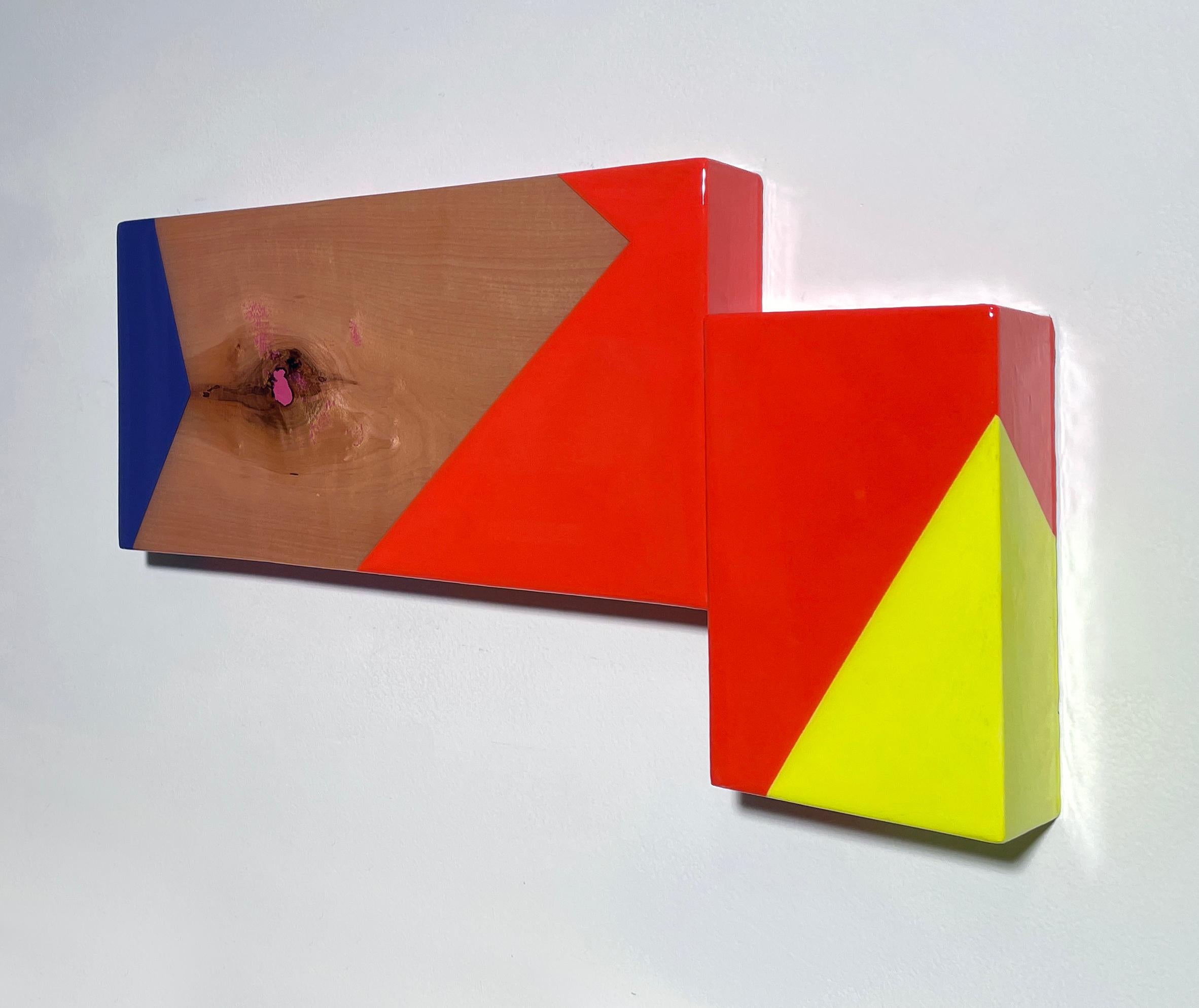 Puzzle 108, minimaliste, résine, acrylique, pop art, orange, bleu, jaune, abstrait - Marron Abstract Sculpture par David E. Peterson