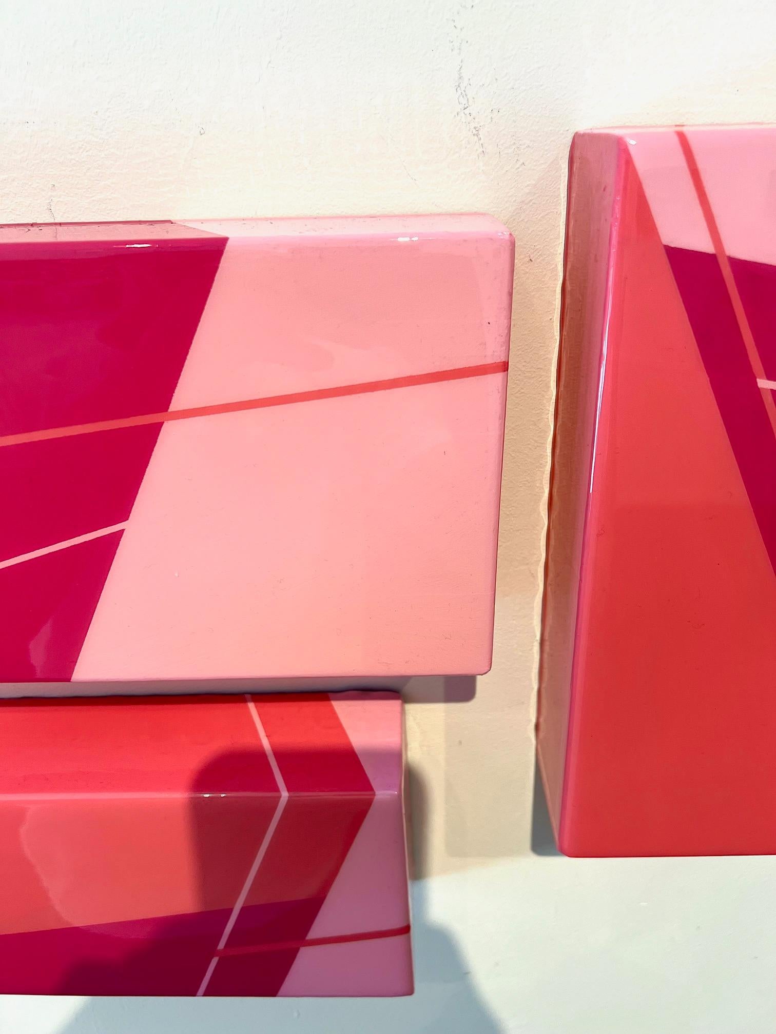 Alle Puzzles sind 360 Grad auf der Rückseite befestigt und können in jede Richtung aufgehängt werden. 

 Acryl, Ahorn und UV-Harz

David E. Peterson.
Die MATERIALIEN, die ich verwende, sind für mich sehr wichtig: Holzarten, verschiedene Farben und