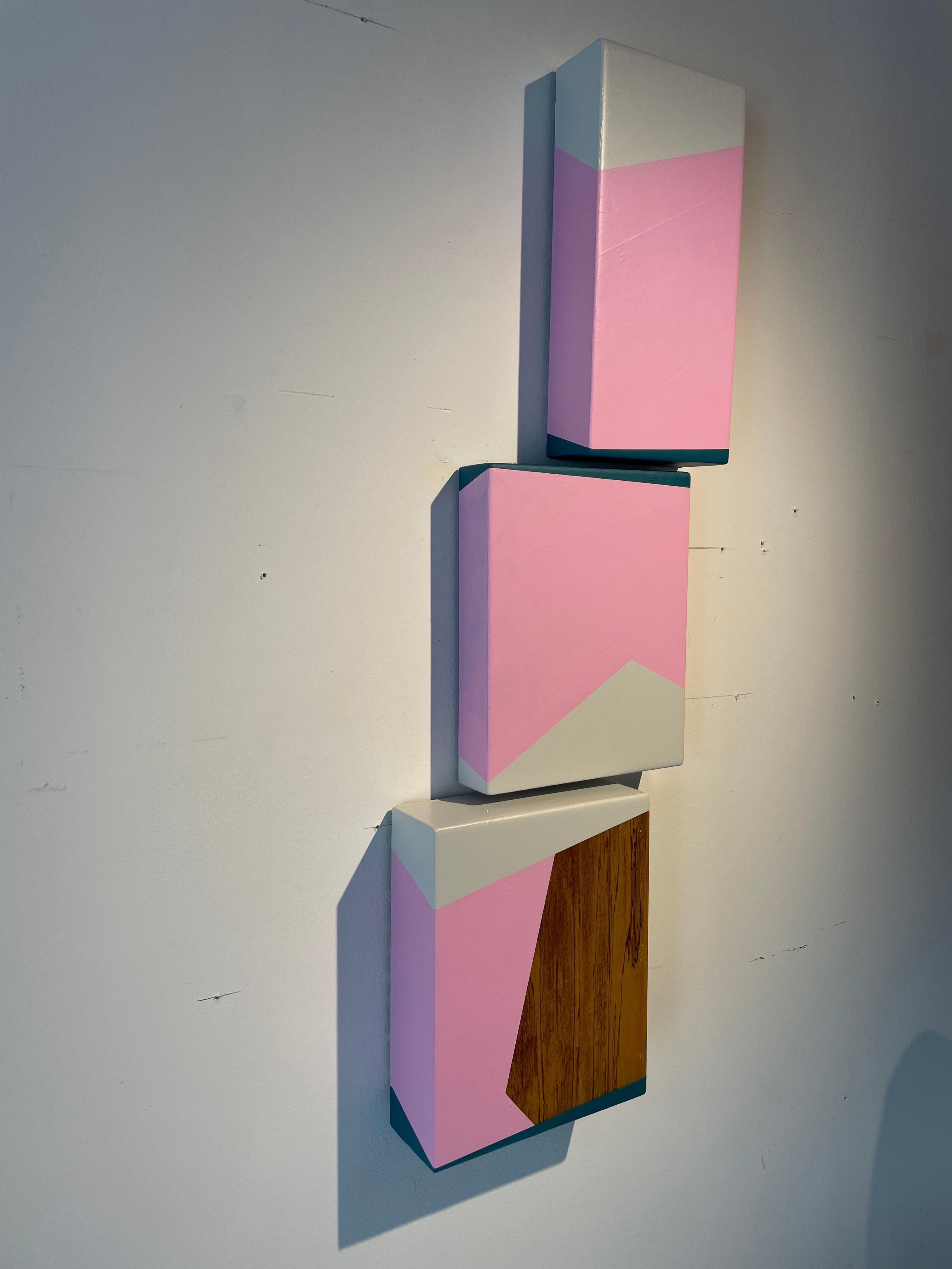 Puzzle #119: Pastellrosa und graue geometrische abstrakte Wandskulptur aus Holz im Angebot 3