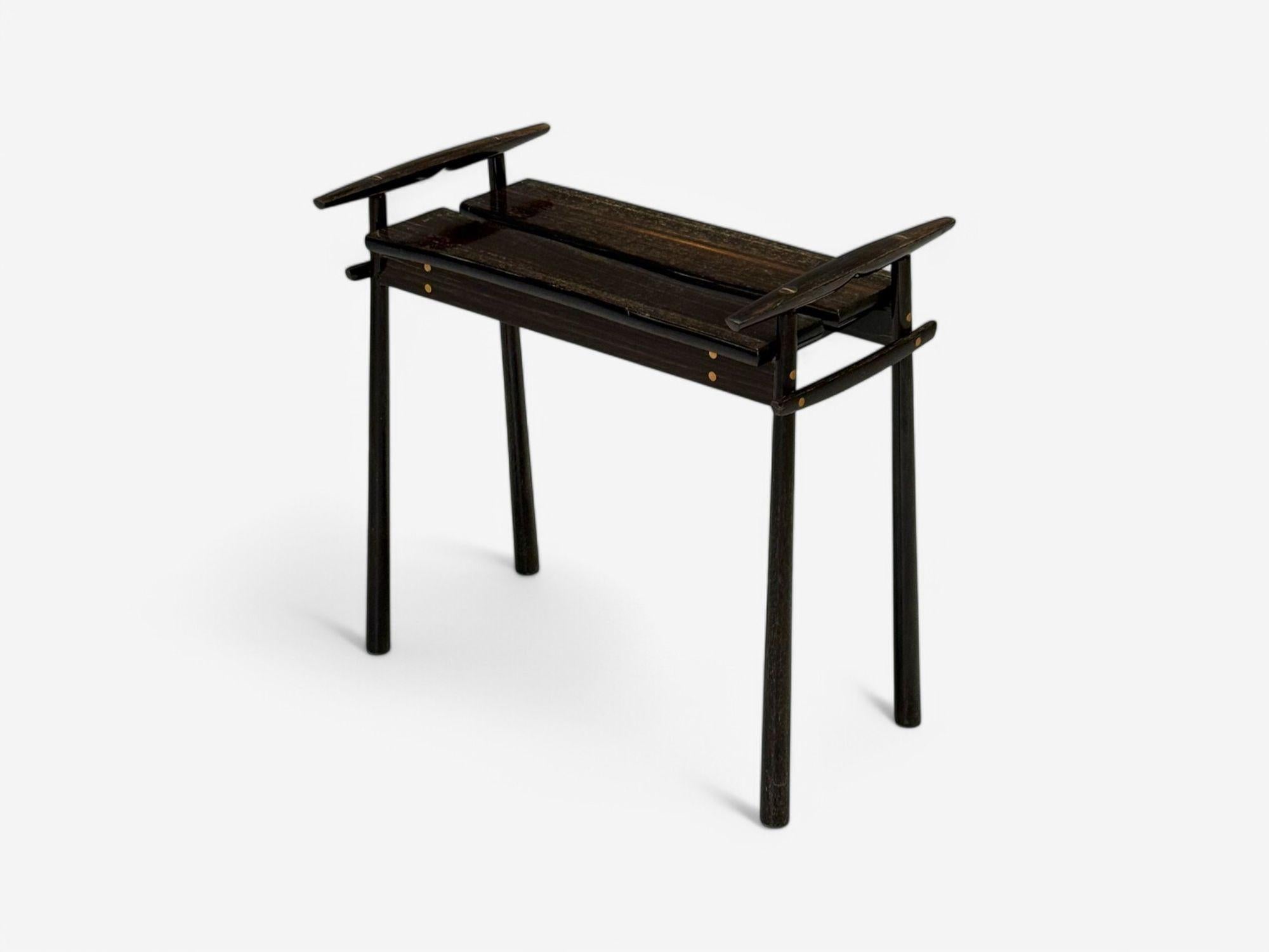 Americano David Ebner, Studio americano di artigianato, Wood Wood, raro tavolino Torii, USA, 1984 in vendita