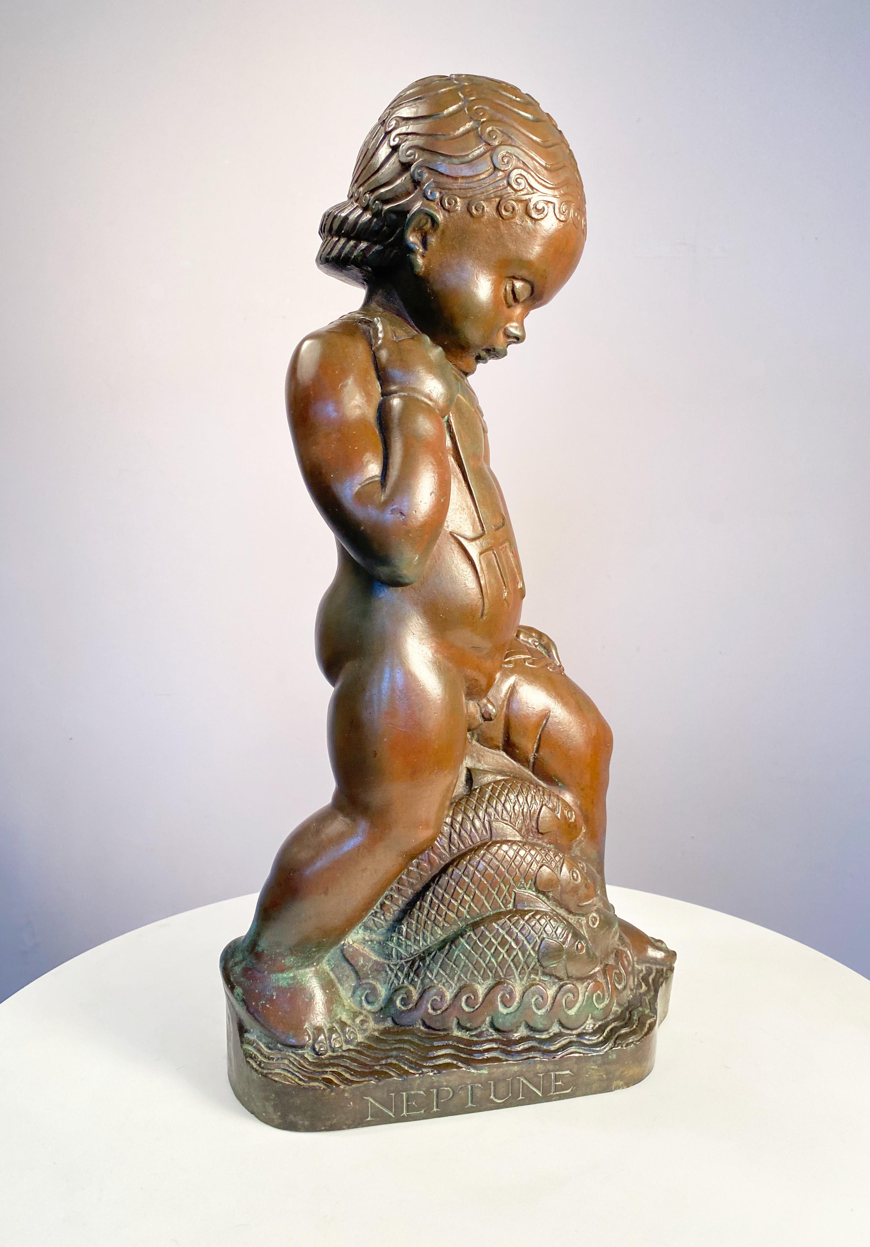 Un'opera super stilizzata e meravigliosamente dettagliata che incarna le opere giocose e fantasiose degli anni Venti.  Le opere per giardini e giardini d'inverno erano molto in voga e richieste in quel periodo.  I benestanti hanno trascorso del