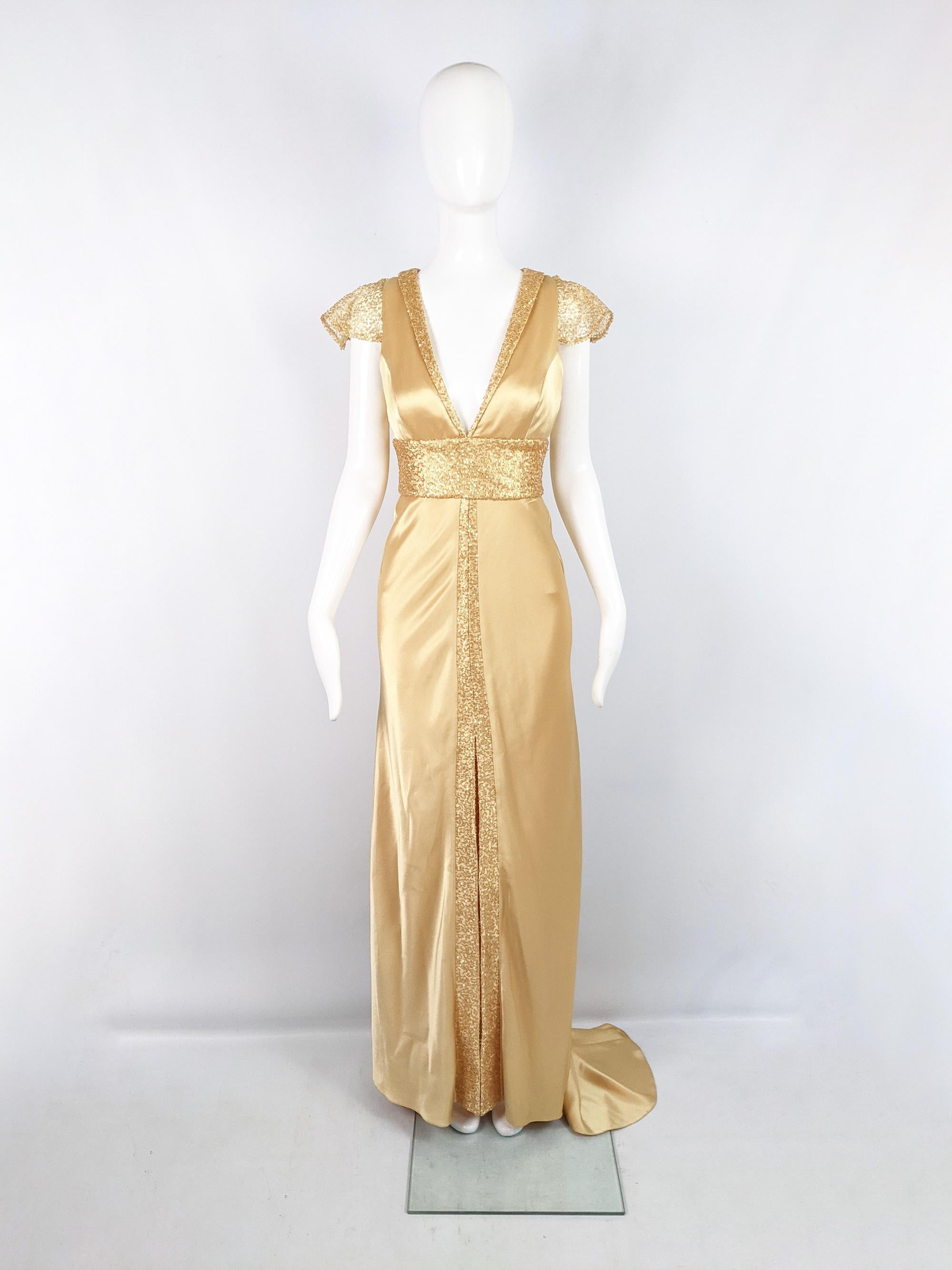 A breathtaking vntage evening gown from the 90s by luxury British fashion designer, David Fielden who has dressed the likes of  Elizabeth Taylor, Julia Roberts, Bette Midler and Bianca Jagger. Incredible quality, in a gold silk charmeuse satin with