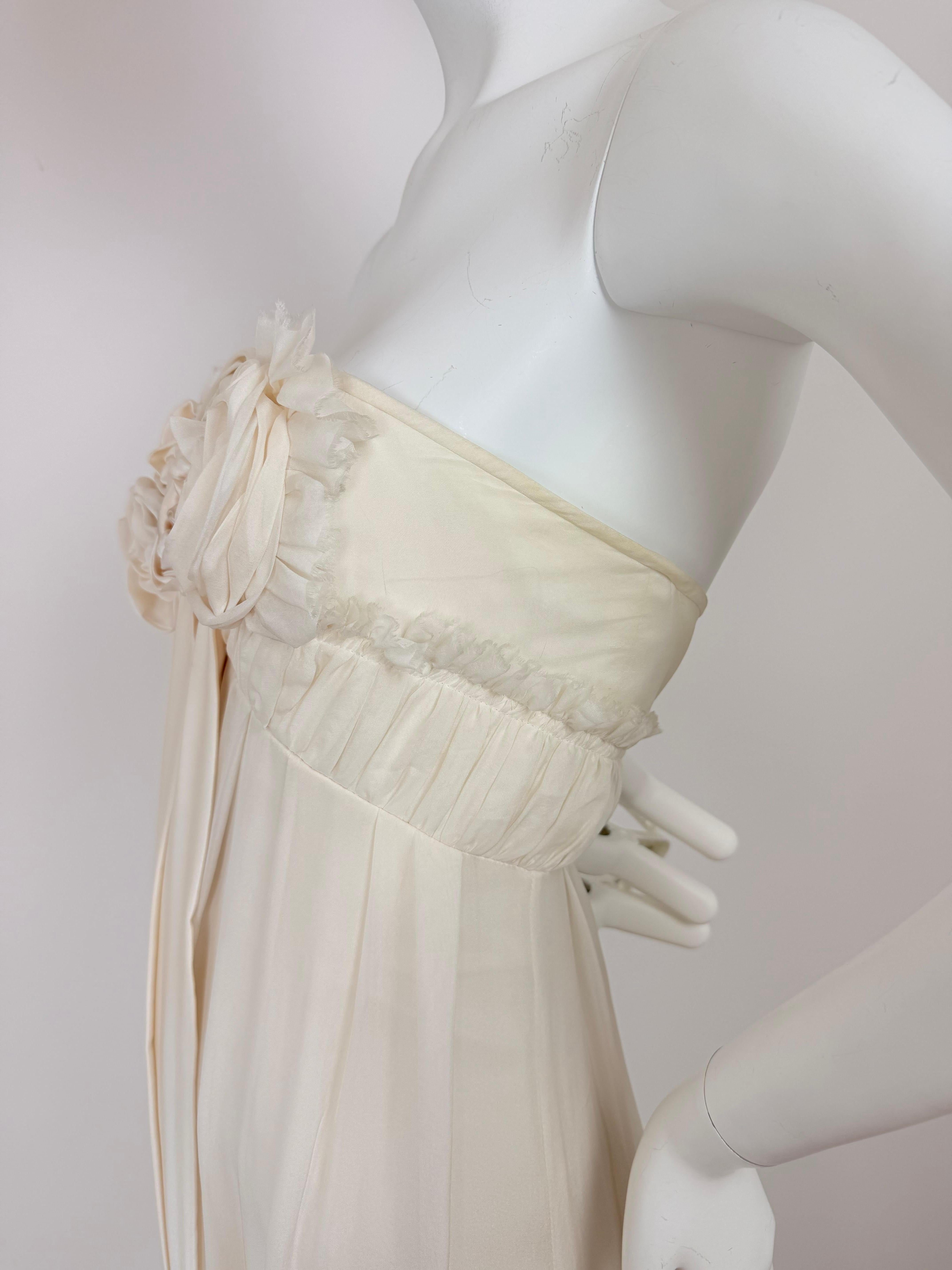 DAVID FIELDEN Vestido de novia de seda floral marfil de muestra en venta 5