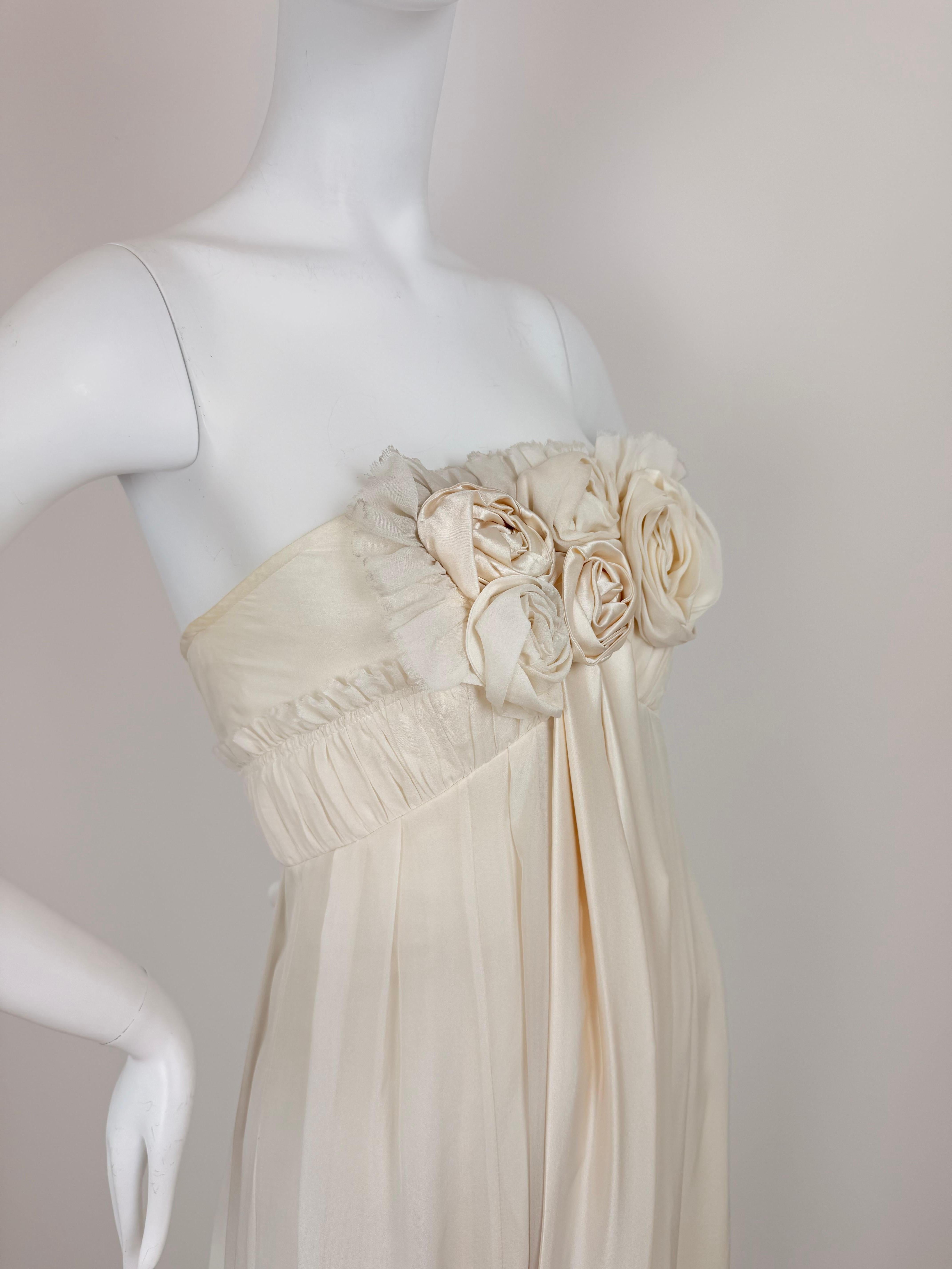 DAVID FIELDEN Vestido de novia de seda floral marfil de muestra en venta 6