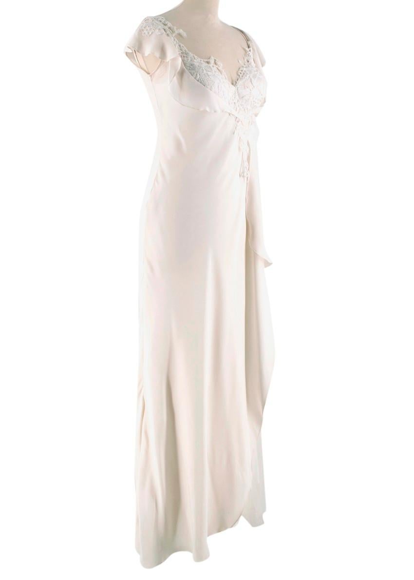David Fielden Sposa Brautkleid aus Seidenkrepp und Spitze

- kleid im Stil der 1930er Jahre
- Büste aus Spitze und asymmetrisches Cross-Over-Detail
- Kaskadierende Seidenrüschen um die Büste  
- Interner Slip aus Spitze und Netzgewebe
- Asymmetrisch