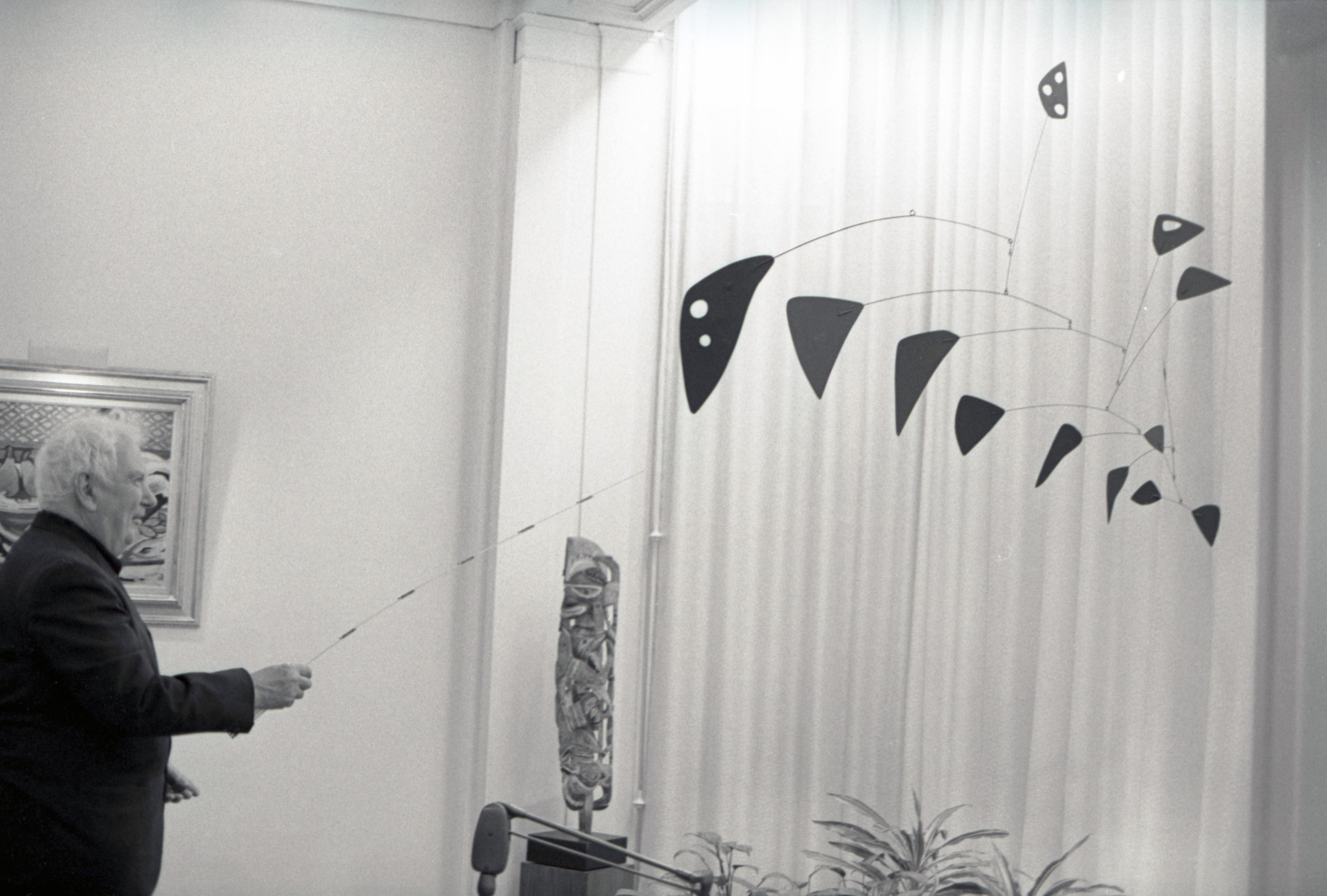 David Gahr Portrait Photograph - Surrealist Sculptor Alexander Calder, Black & White Photograph in New York, 1964