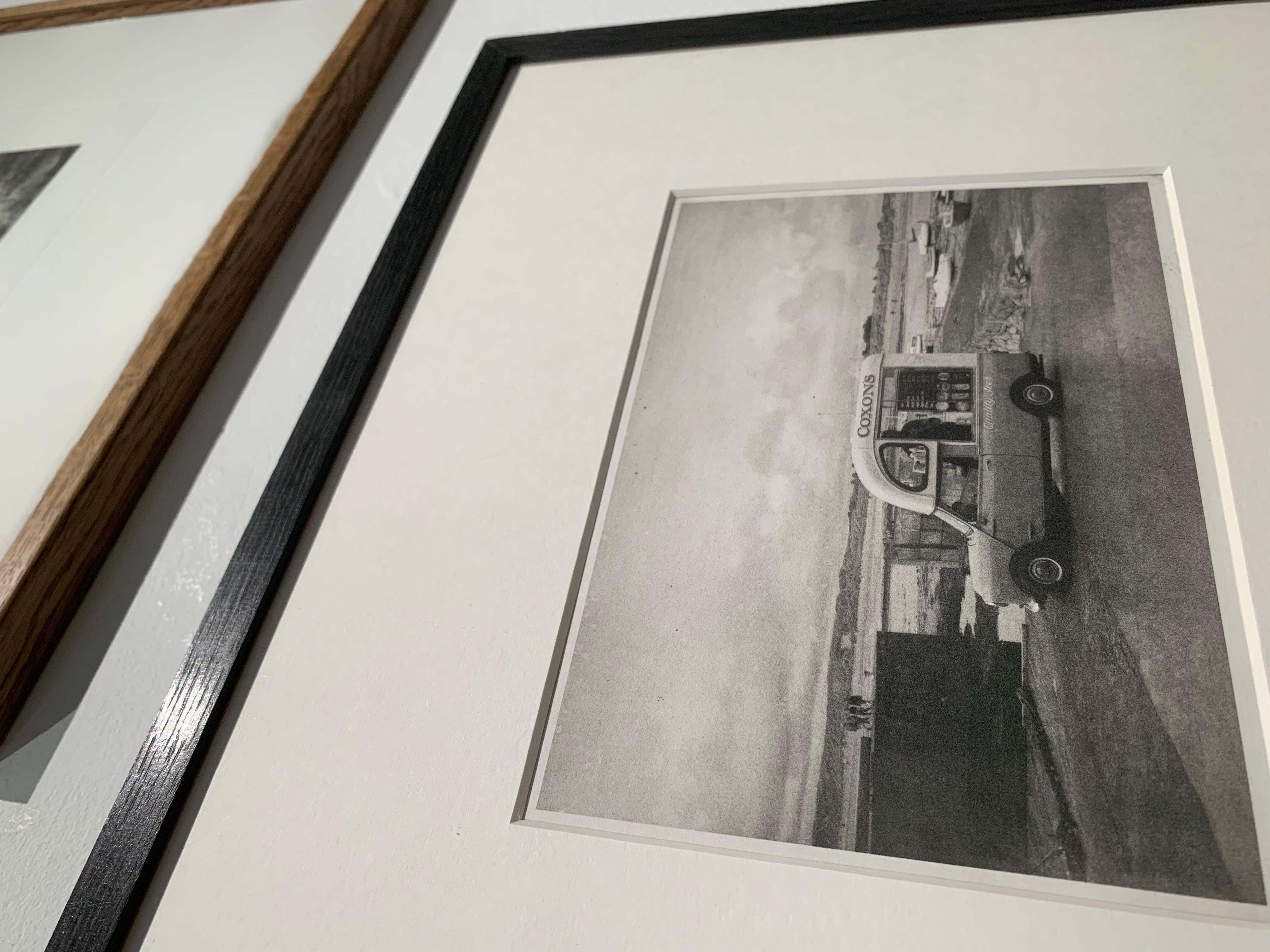 Beadnell, „Ice Cream Van“, England – Schwarz-Weiß-Druck (Grau), Black and White Photograph, von David George