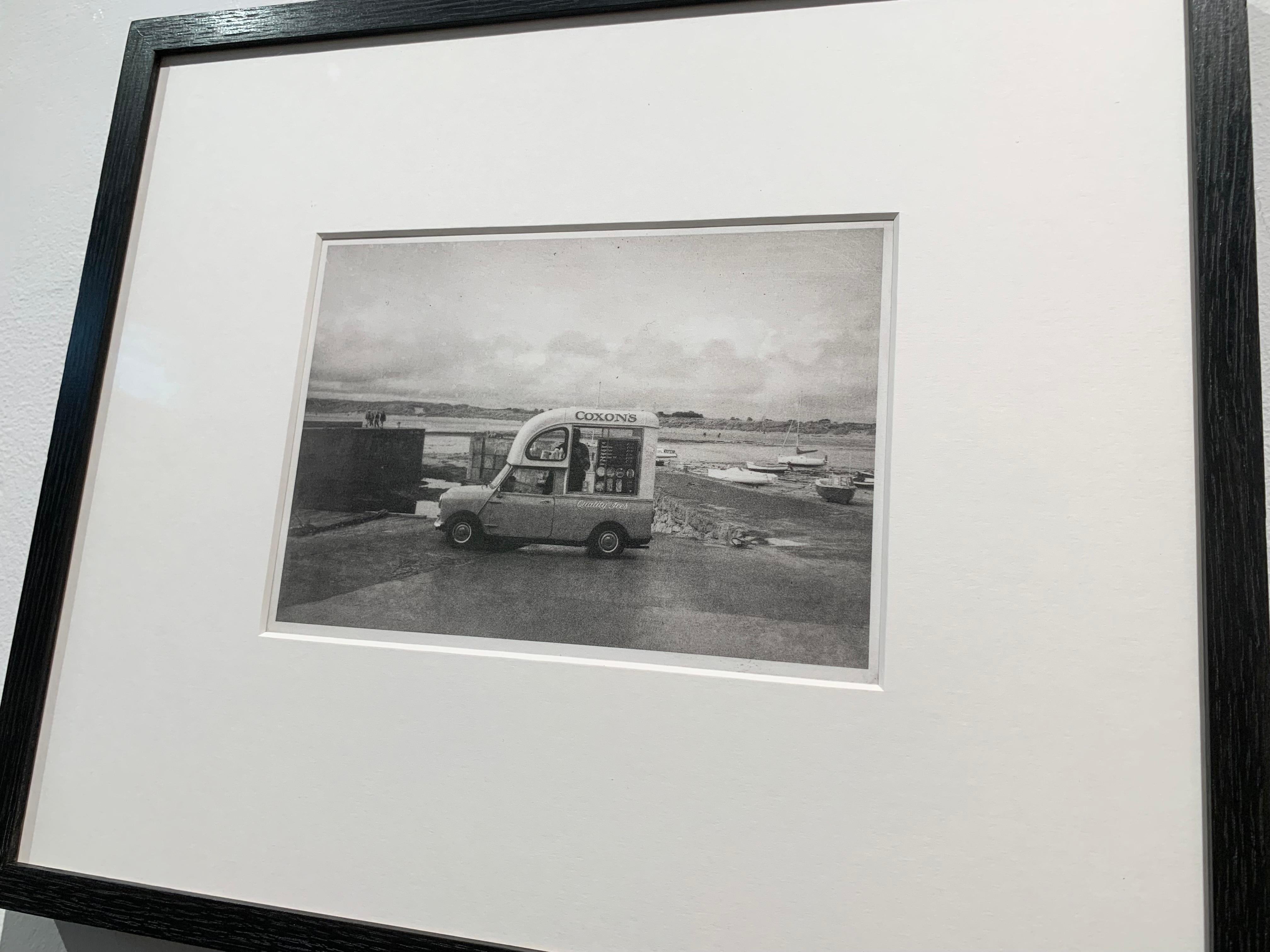 Beadnell, „Ice Cream Van“, England – Schwarz-Weiß-Druck im Angebot 1