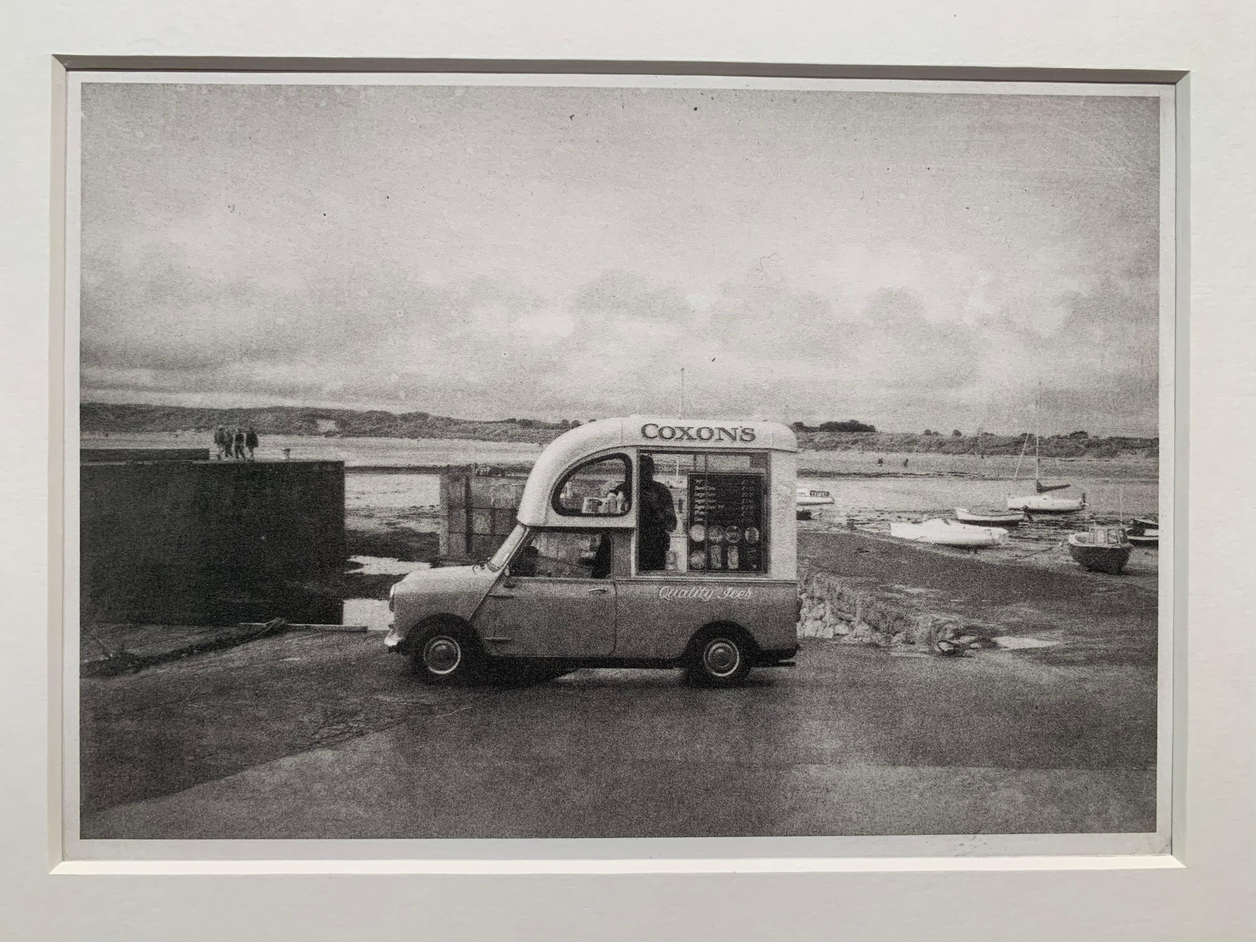 Beadnell, „Ice Cream Van“, England – Schwarz-Weiß-Druck