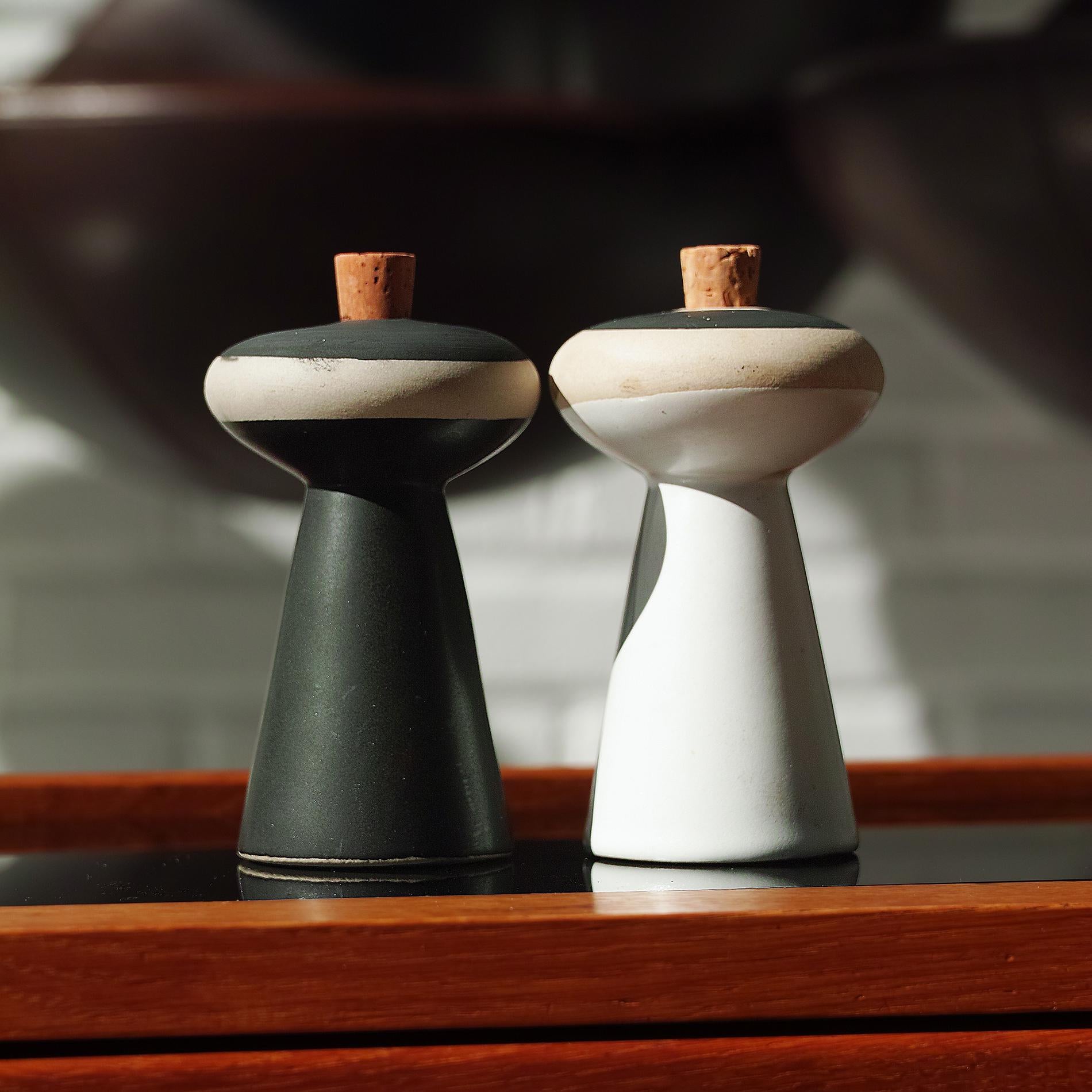 David Gil para Bennington Potters Sr. Salero y Sra. Pimentero en venta 1