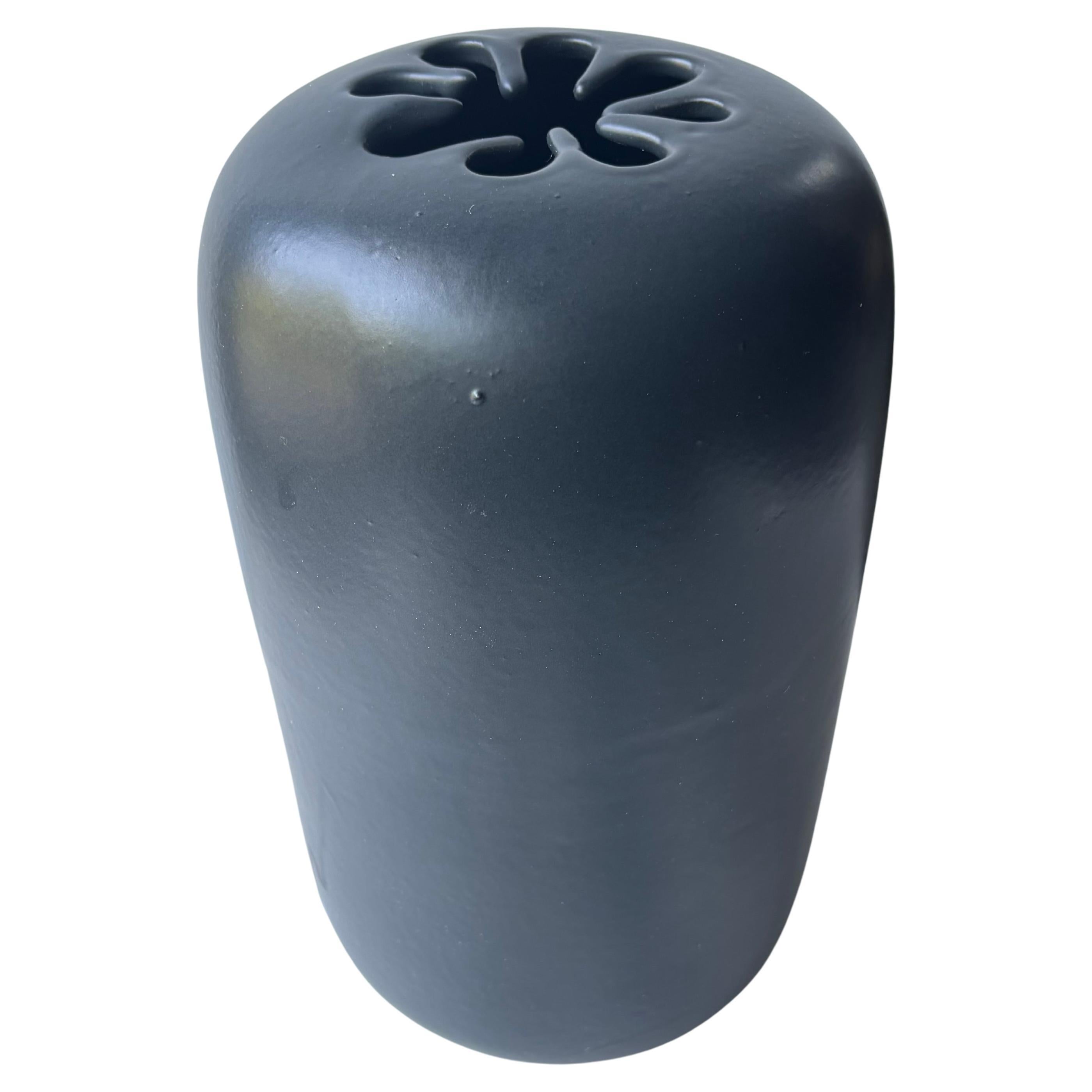 David Gil grand vase de 12" en céramique " Spark " noir rare par Bennington Pottery en vente