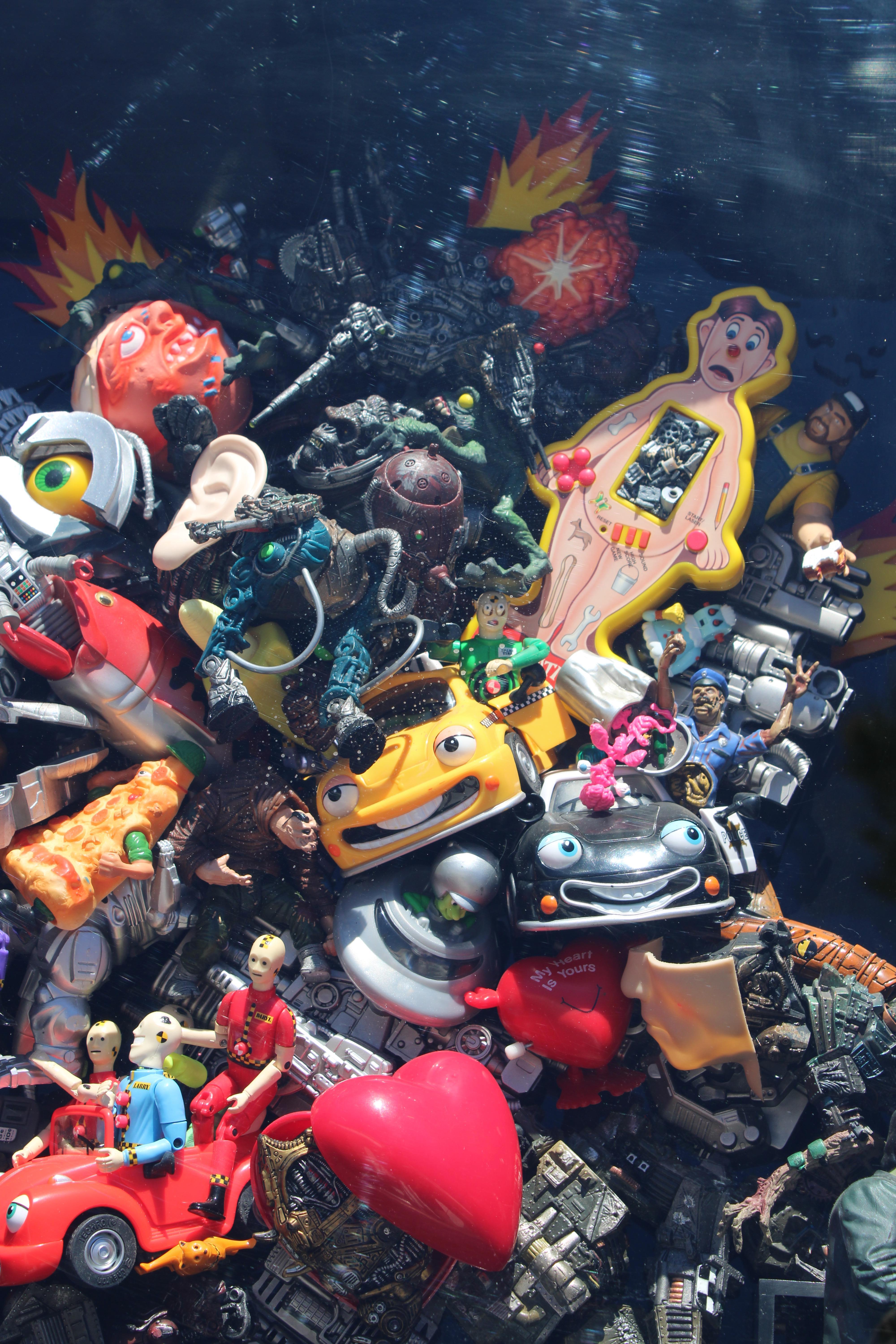 Plastique Assemblage mural de David Gilhooly (1943-2013) en vente